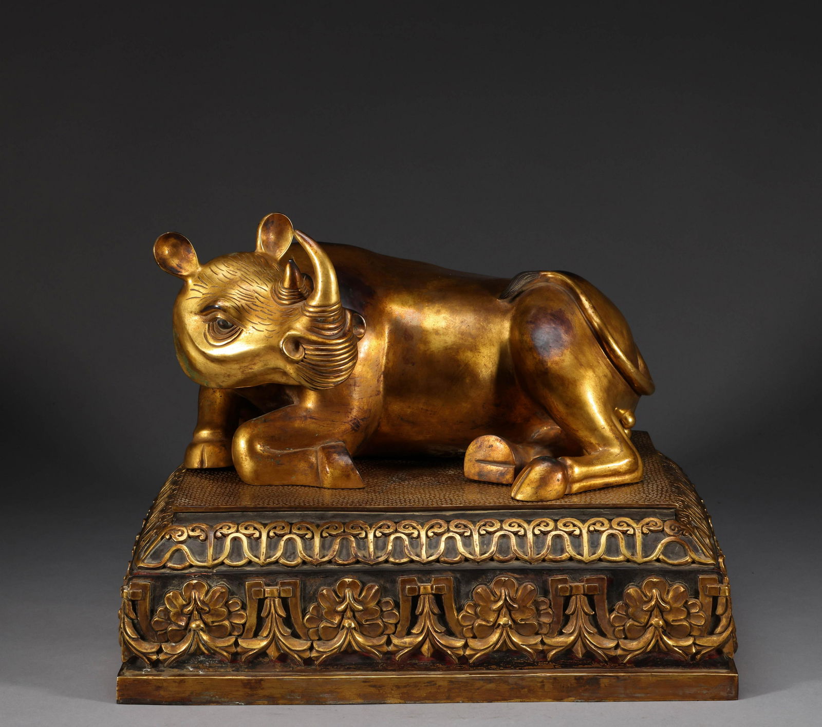 Gilt bronze cow lying in bed in Qing Dynasty (1 of 11)