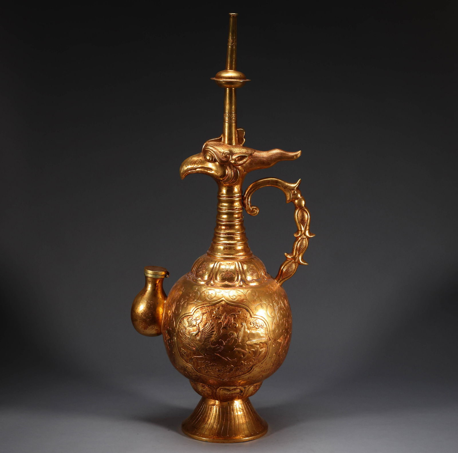 Qing Dynasty gilt copper vase with pure gold (1 of 11)