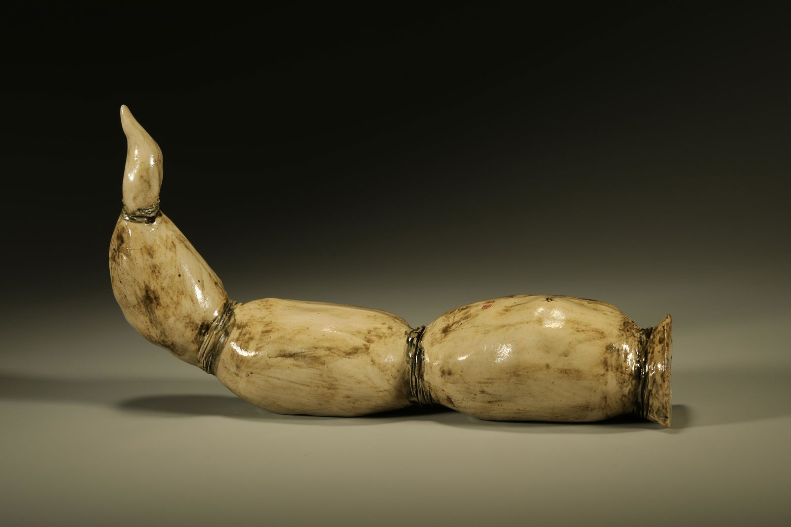 Bionic porcelain lotus root pen holder from the Qing Dynasty (1 of 7)