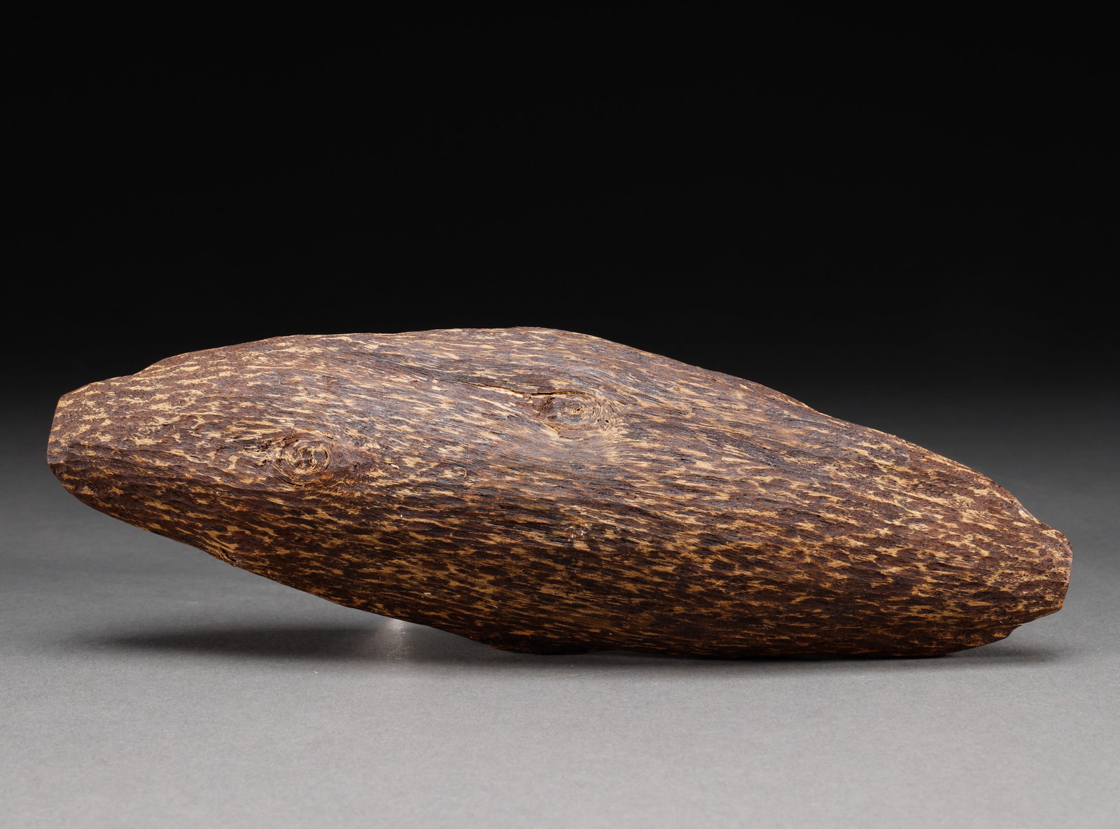 Qing Dynasty agarwood logs: Height: 27cm, width: 9cm, weight: 448g