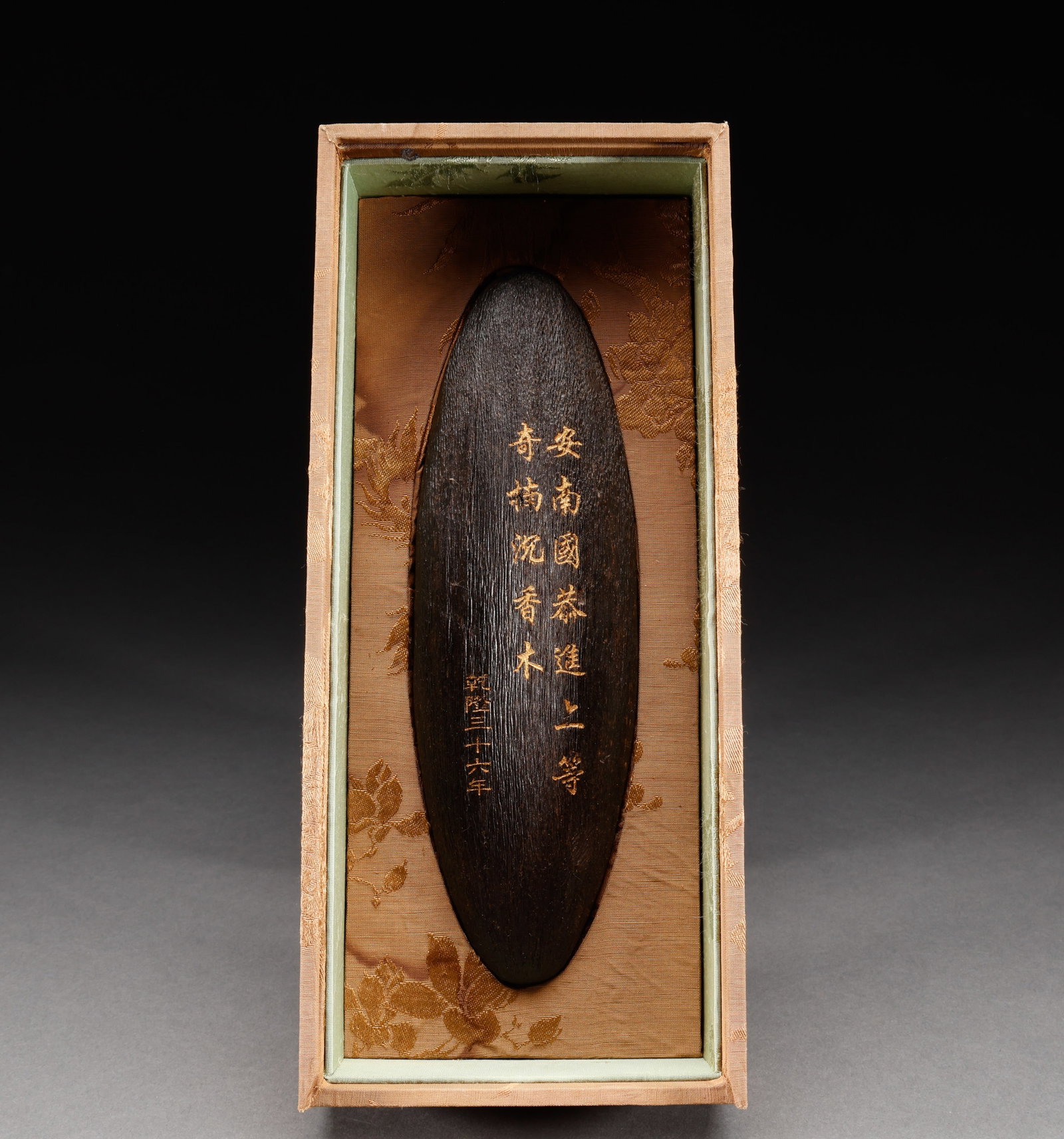 Qinan agarwood of Qing Dynasty: Height: 23cm, width: 7cm, weight: 396g