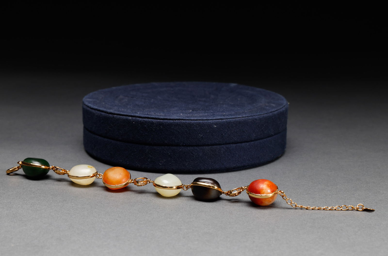 Hetian jade original stone necklace of Qing Dynasty (1 of 6)