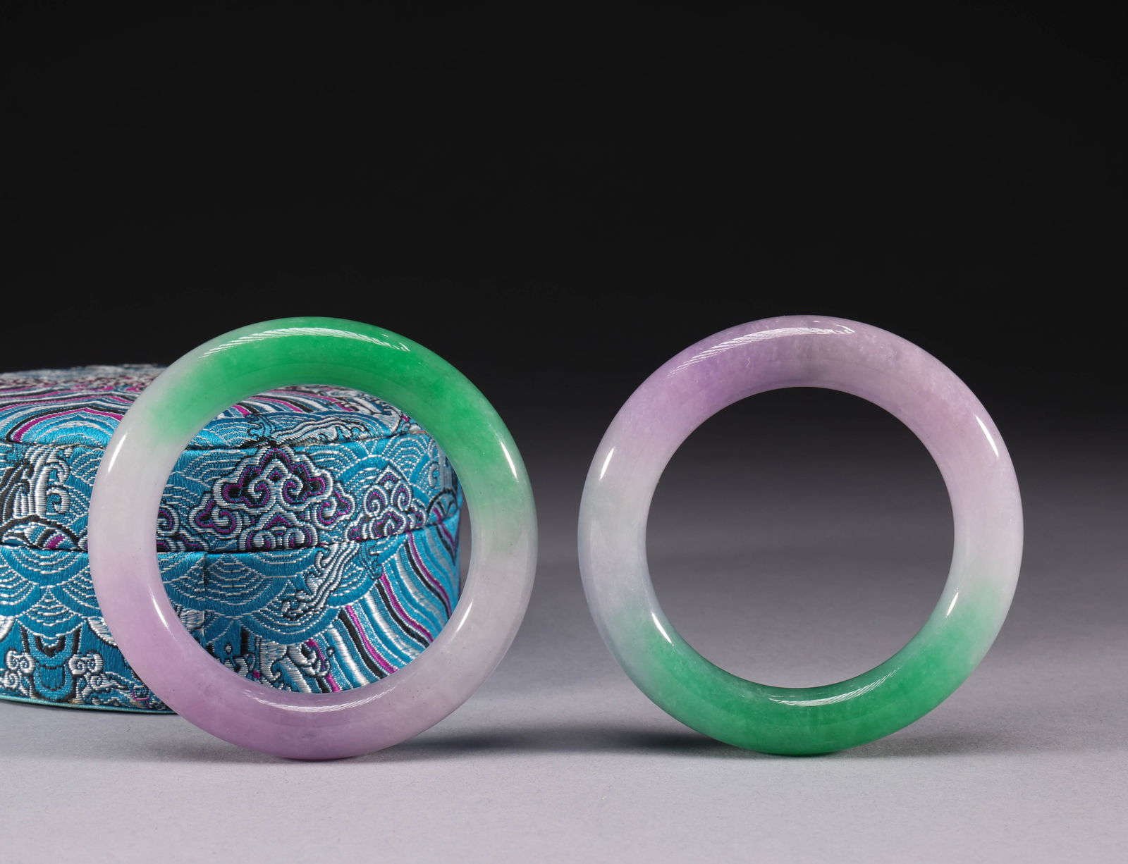 Qing Dynasty violet jade bracelet (1 of 9)