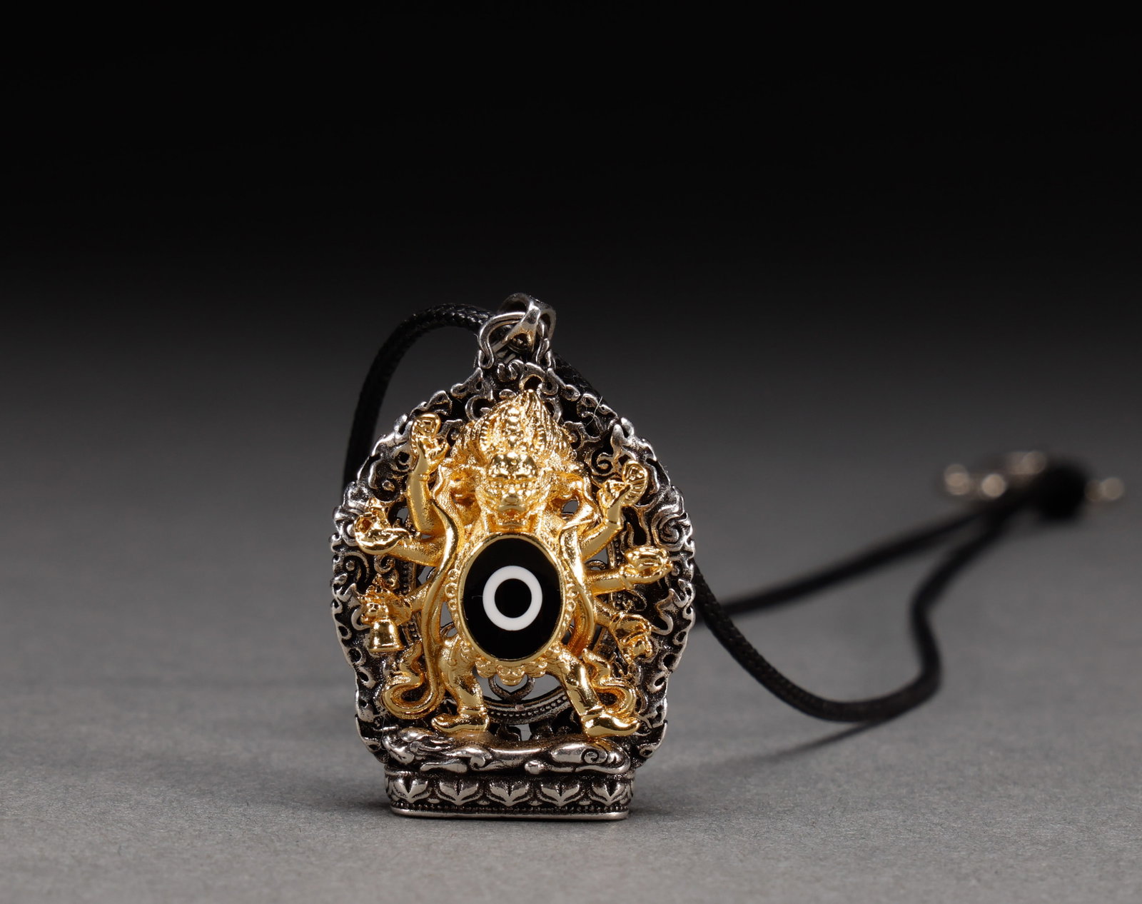 Inlaid silver gilt beads in Qing Dynasty: Height: 5cm, width: 3.2cm, weight: 31g