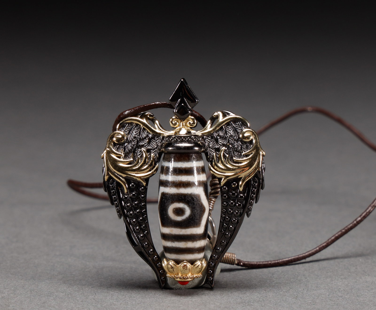 Inlaid silver gilt beads in Qing Dynasty: Height: 5cm, width: 4cm, weight: 19g