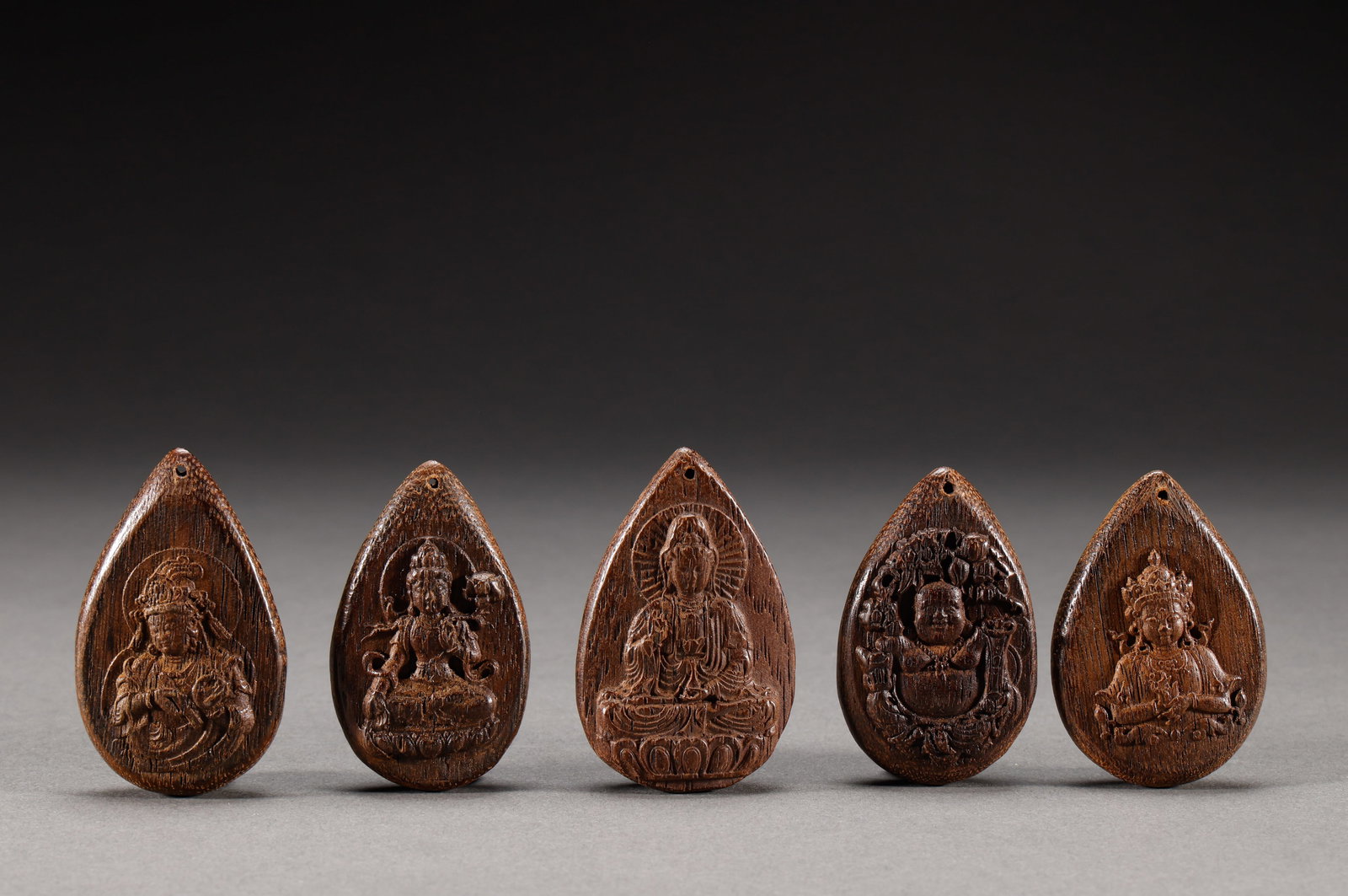 Qing Dynasty aloes Guanyin group (1 of 8)