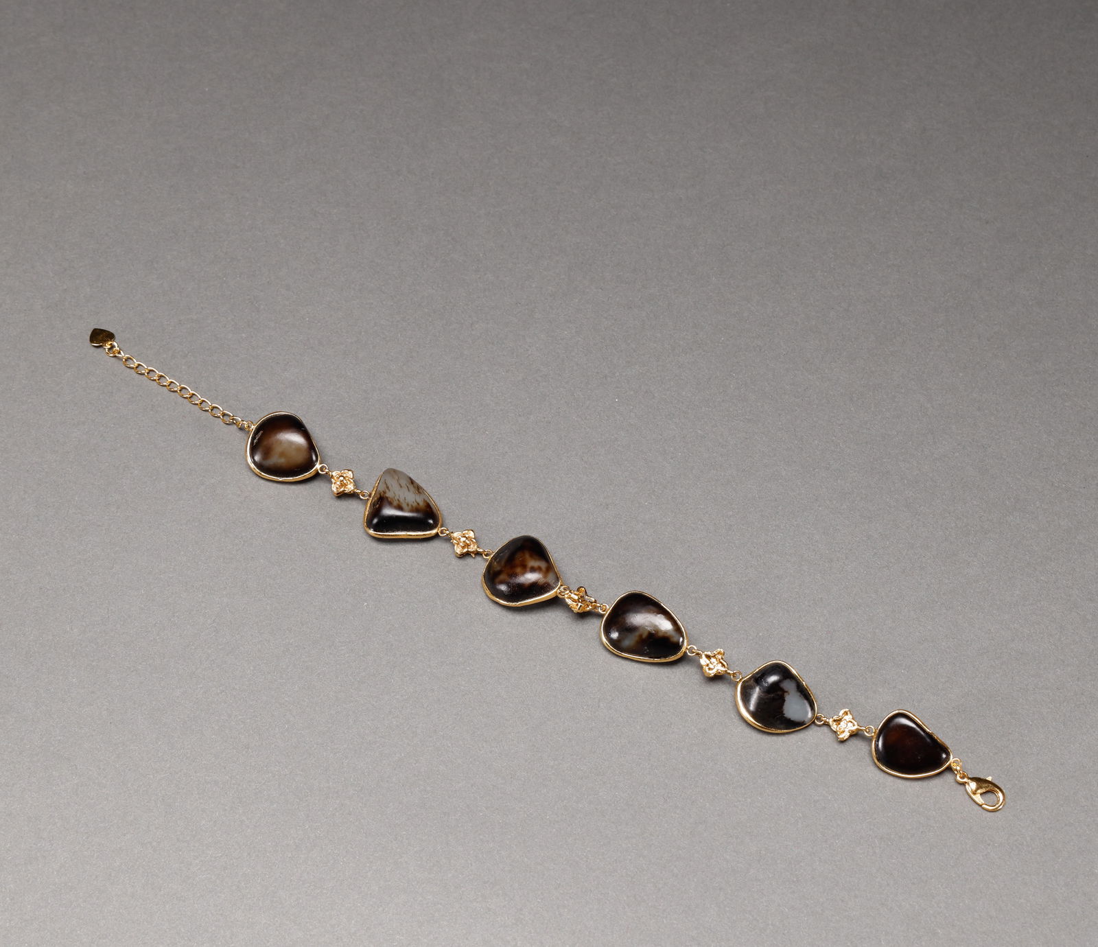 Hetian jade stone bracelet in Qing Dynasty (1 of 5)