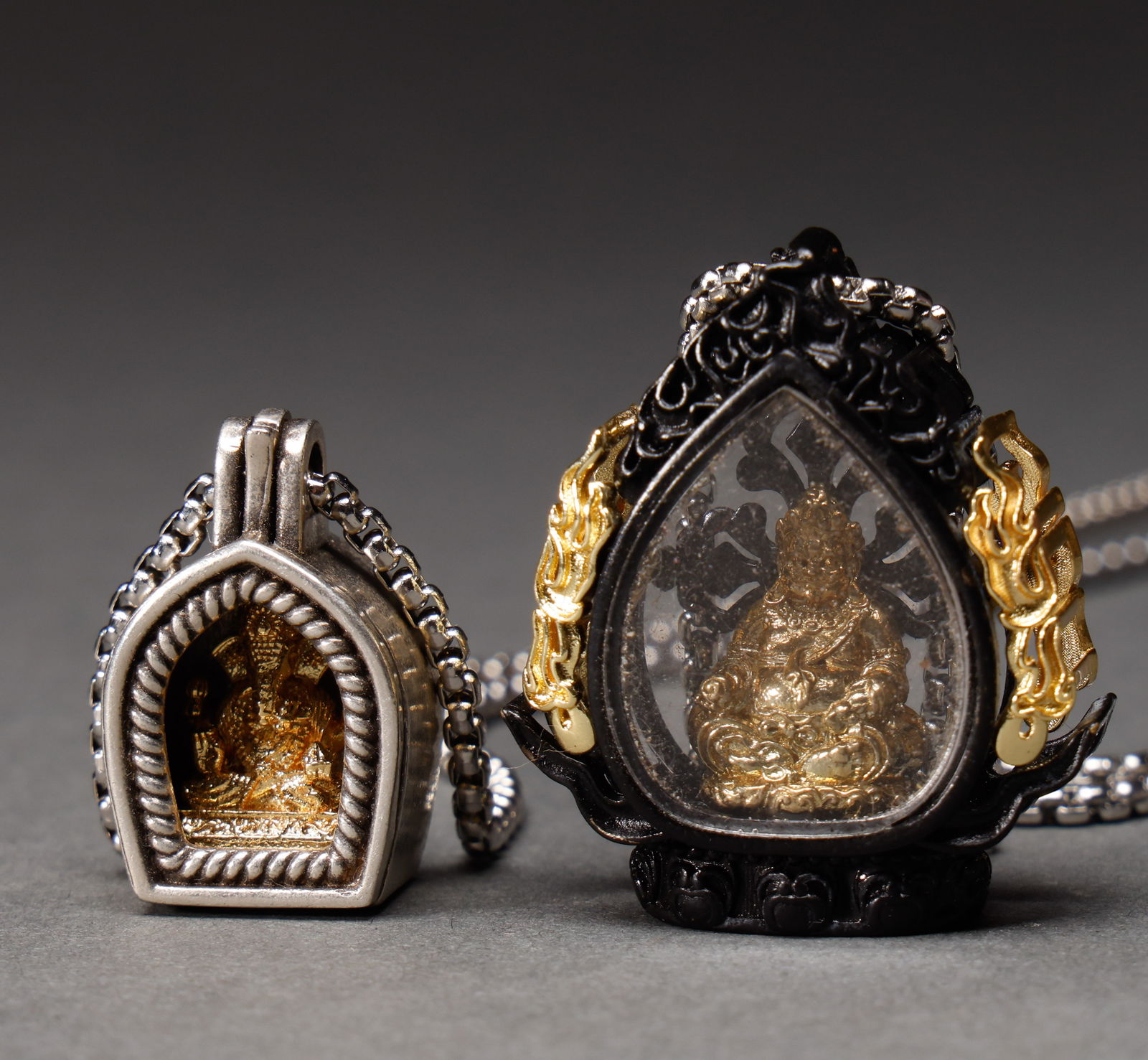 Qing Dynasty gold Buddha pendant a group (1 of 5)