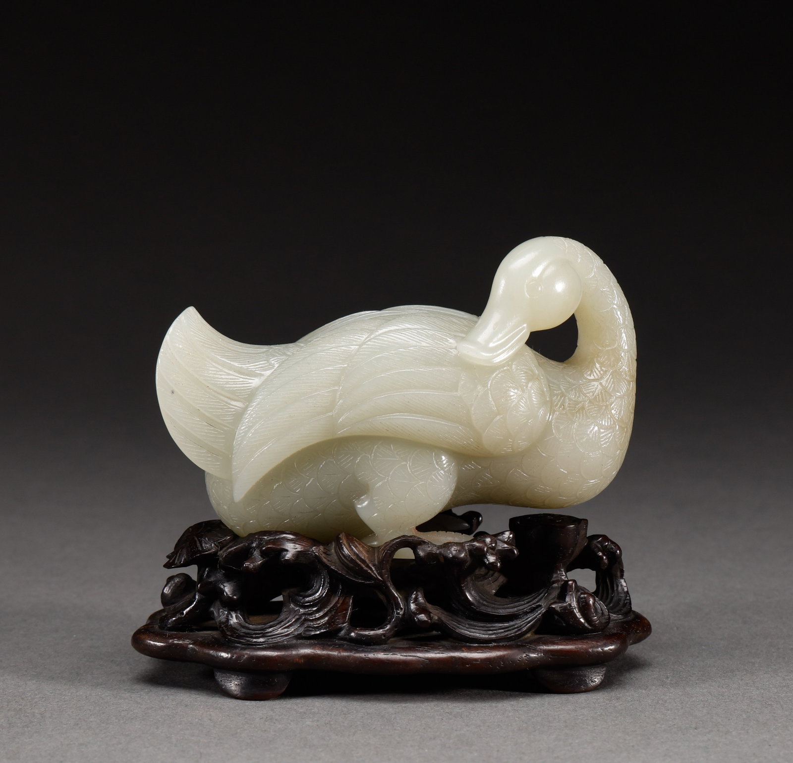Hetian jade goose in Qing Dynasty: Height: 5.5cm, width: 8.3cm, weight: 198g