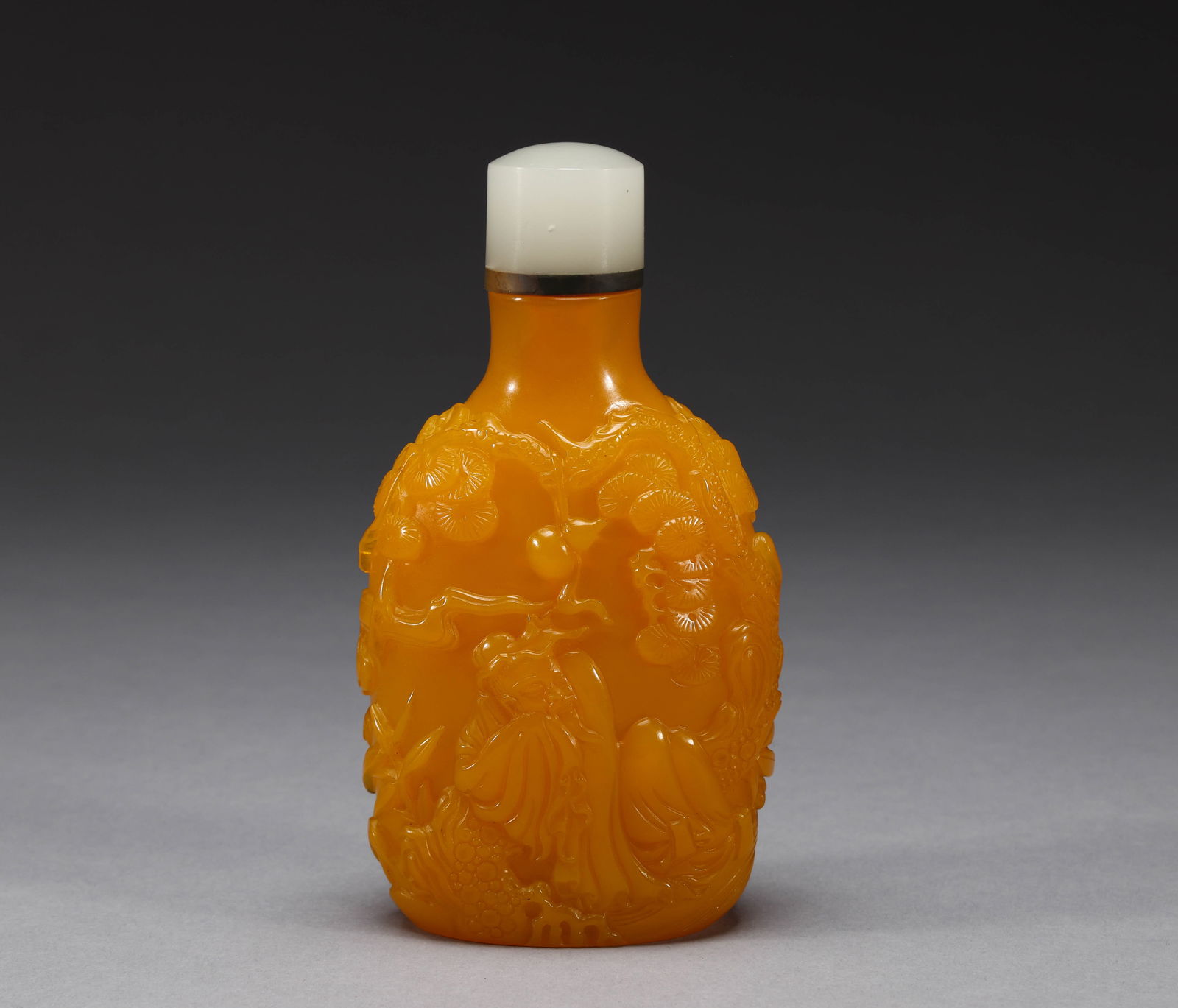 Qing Dynasty glass snuff bottle (1 of 6)