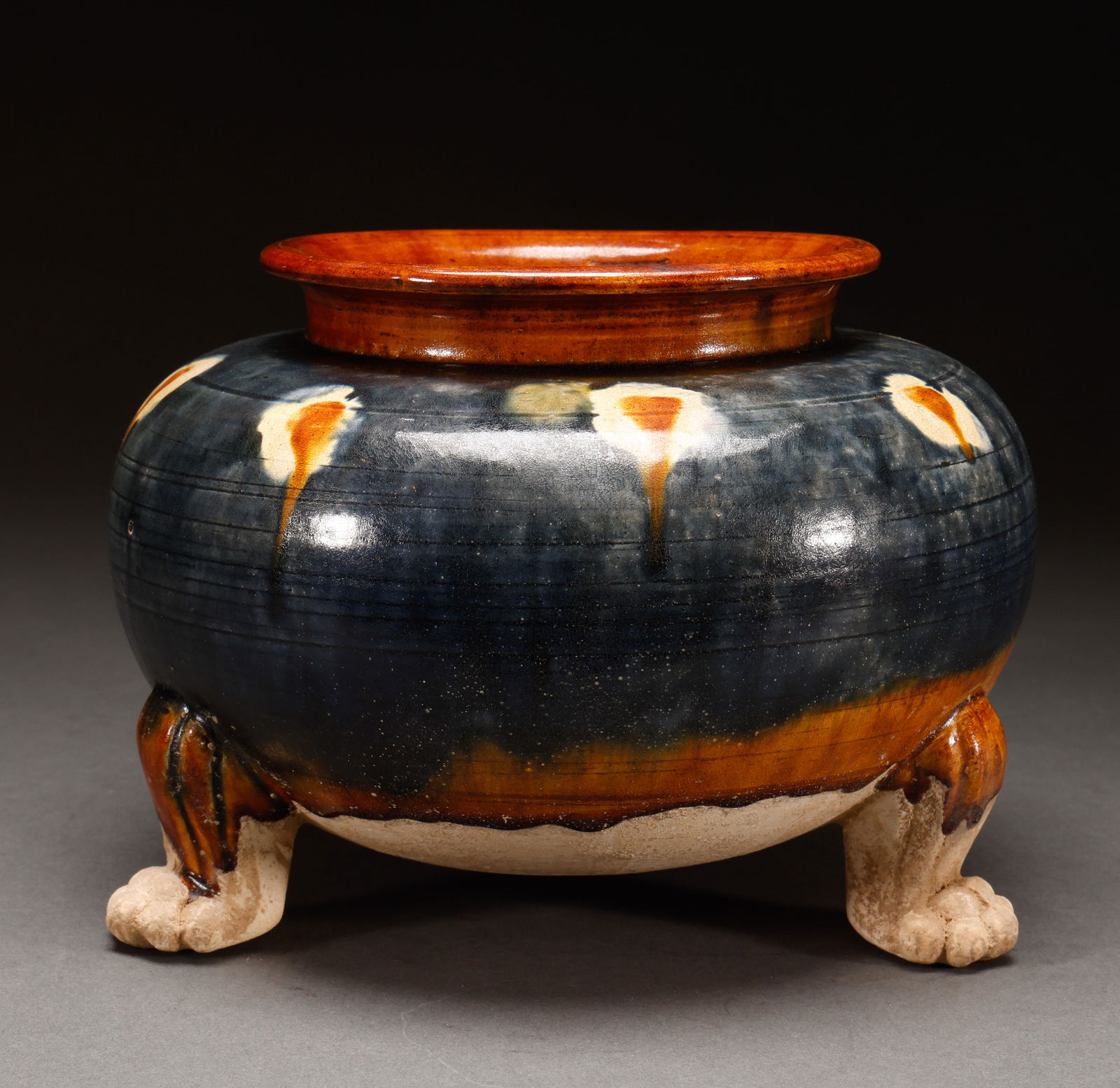 Three-legged three-color pot before Ming Dynasty (1 of 6)