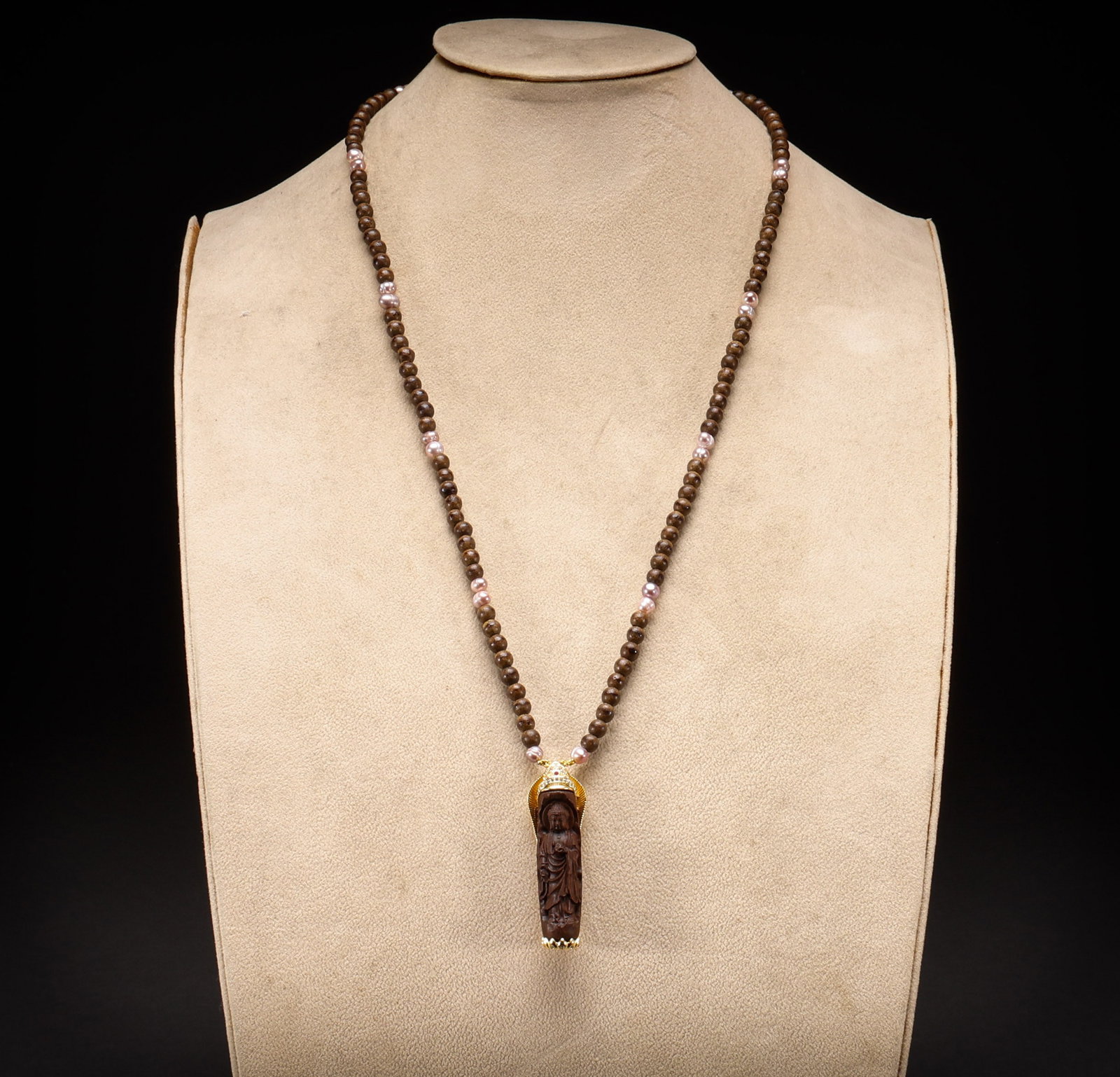 Qing Dynasty agarwood necklace (1 of 8)