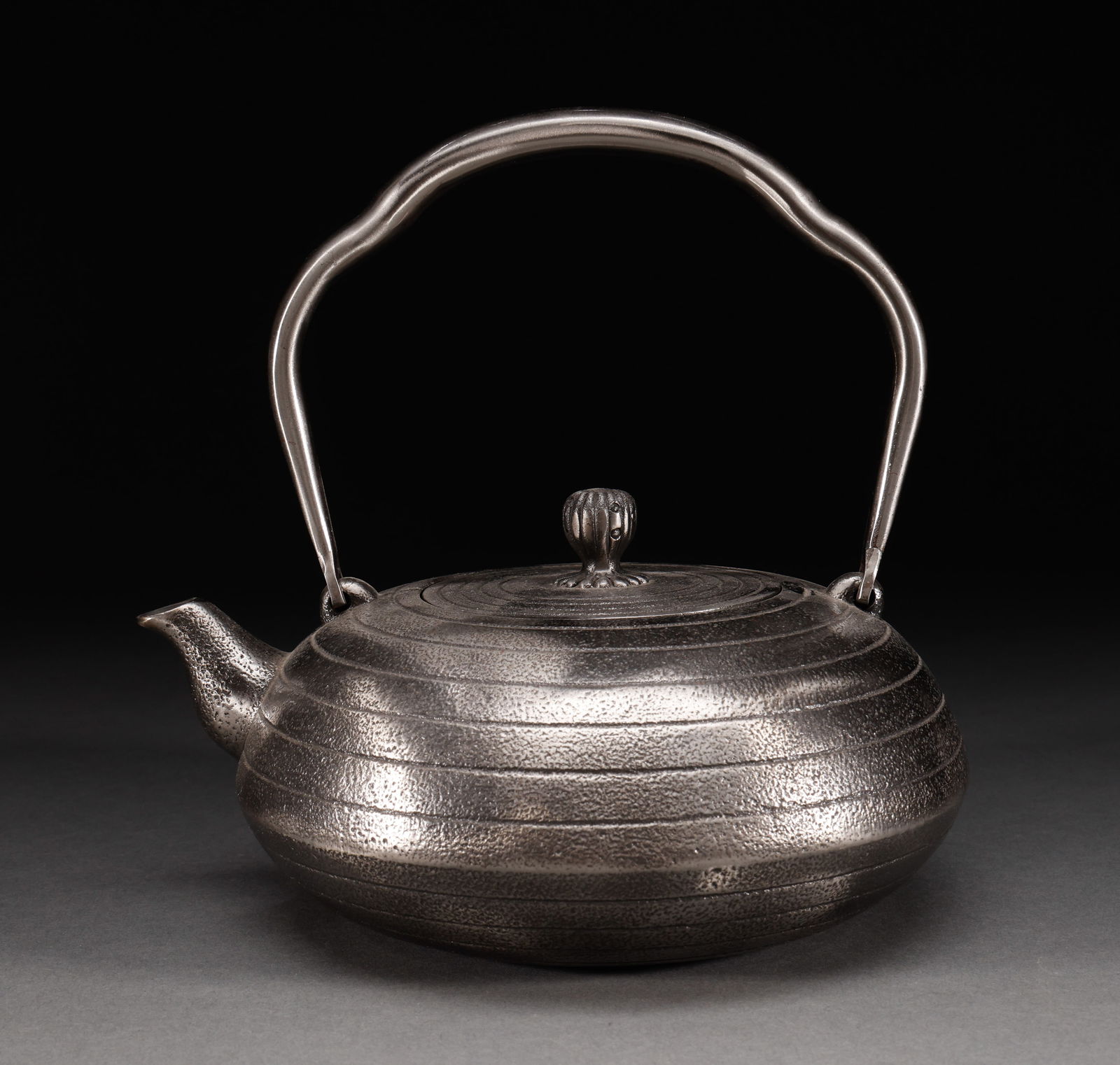Japanese iron pot (1 of 6)