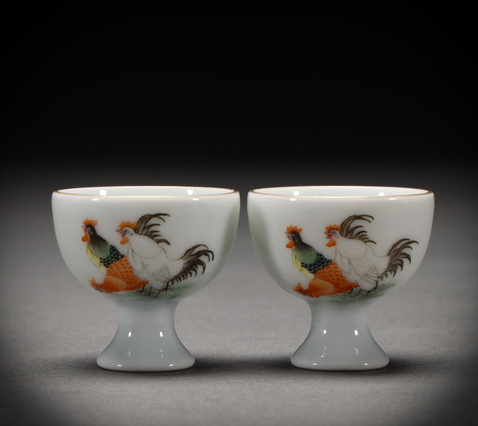 A pair of Qing Dynasty pink wine glasses: Height: 3.5cm, Width: 3.5cm, Weight: 31g