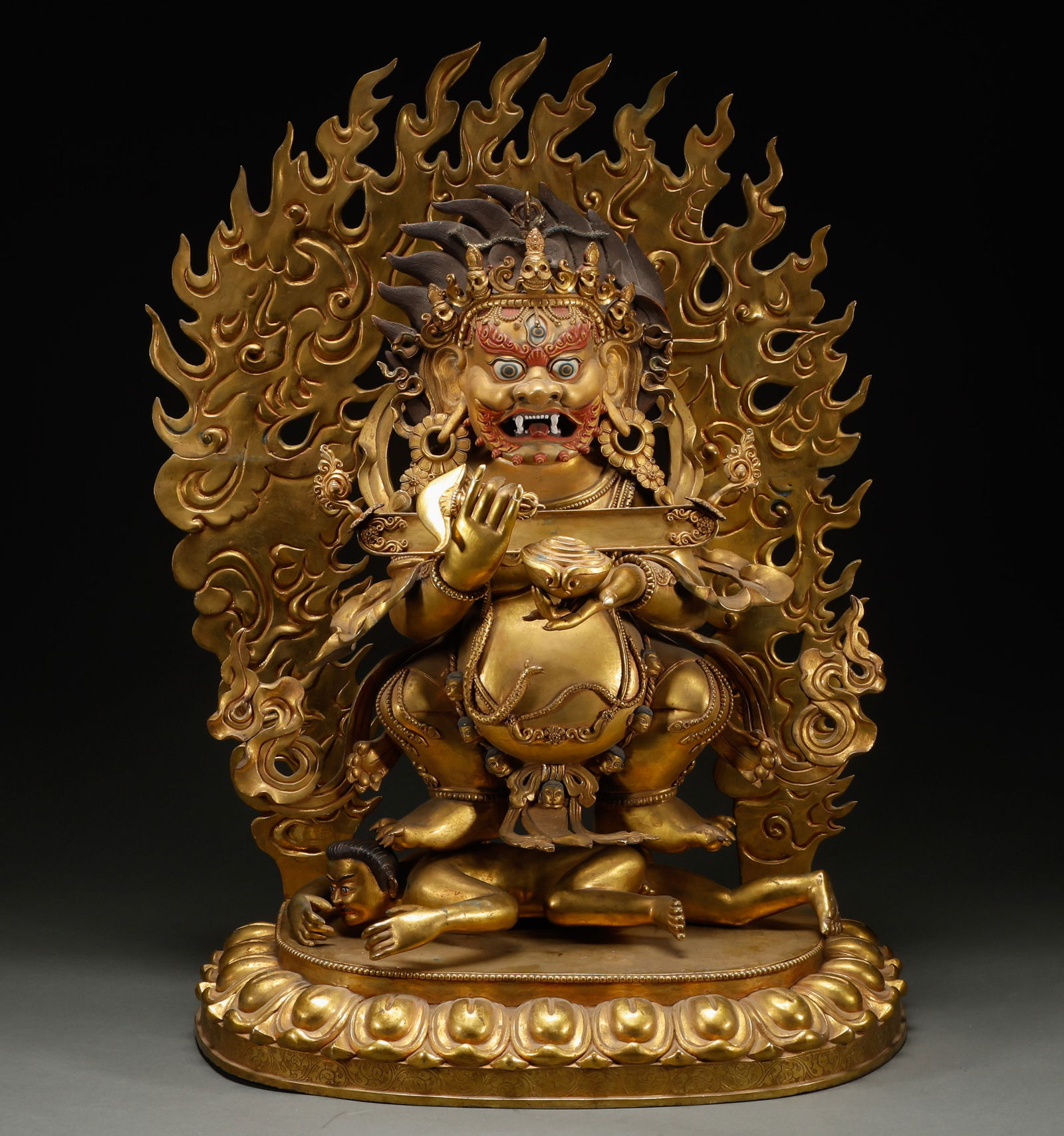 Bronze gilded statue of Buddha and God of Wealth from the Qing Dynasty (1 of 12)