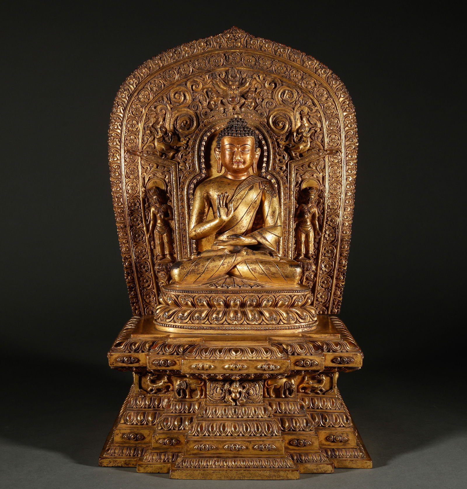Bronze gilded statue of Shakyamuni Buddha from the Ming Dynasty: Height: 45cm, Width: 29cm, Weight: 18388g