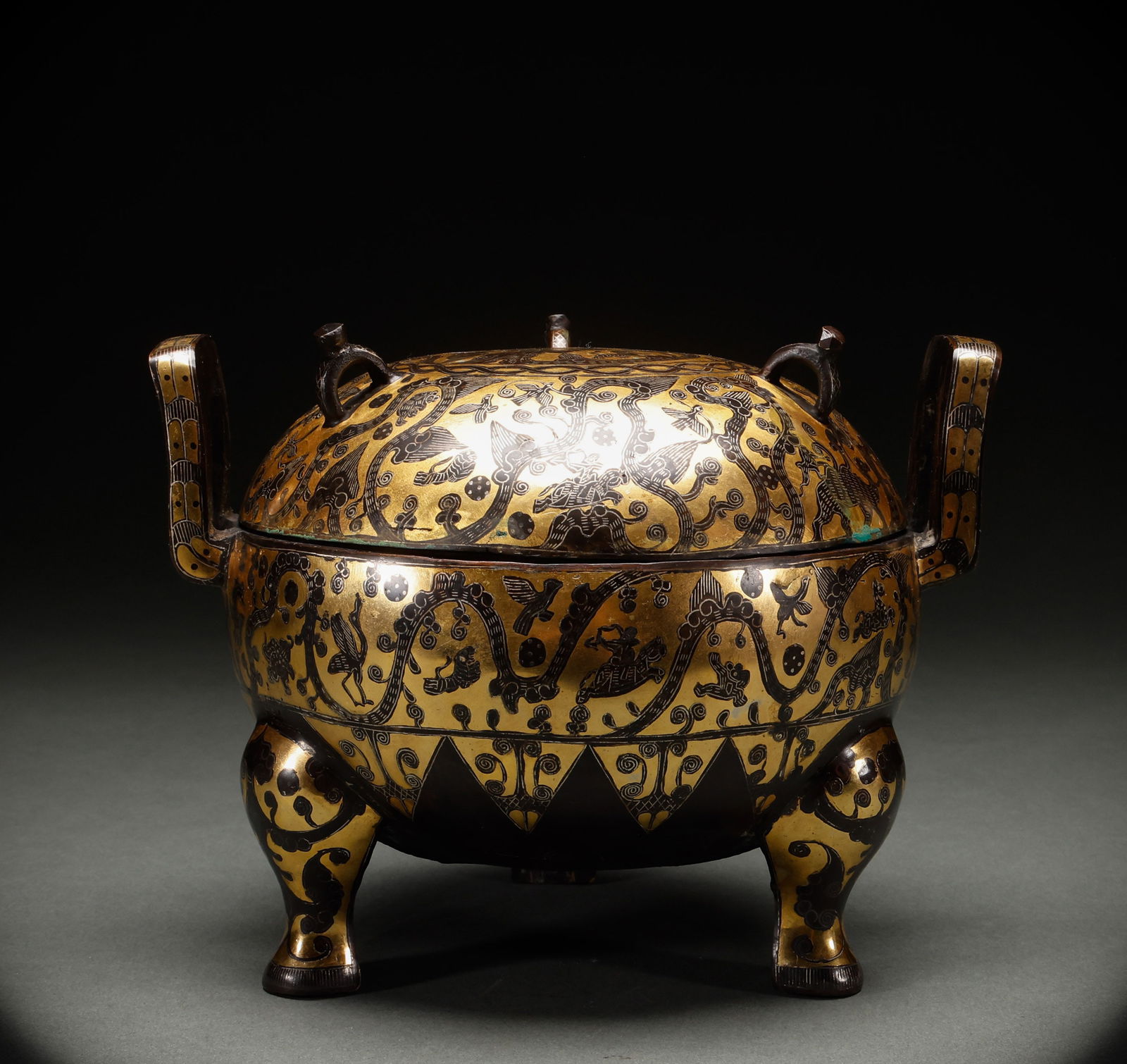 Before the Ming Dynasty, the copper tire had a wrong gold three foot cover furnace (1 of 9)