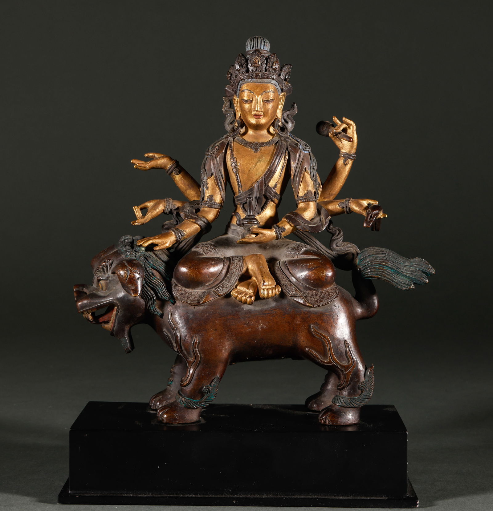 Bronze gilded Buddha statues from the Ming Dynasty: Height: 24cm, Width: 19.5cm, Weight: 2963g