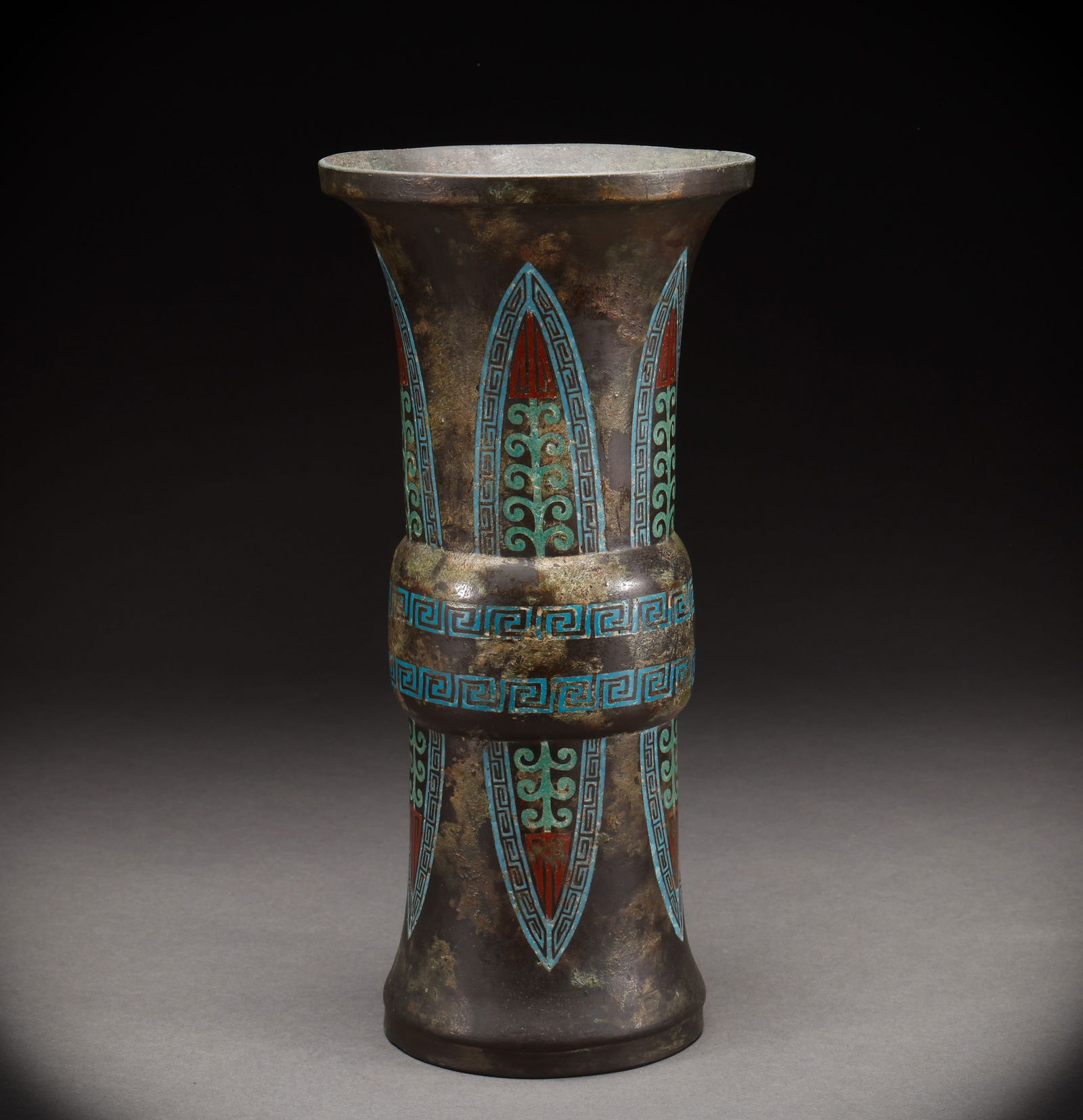 Before the Ming Dynasty, copper bodies were embedded with gemstones and flower shaped glasses (1 of 10)