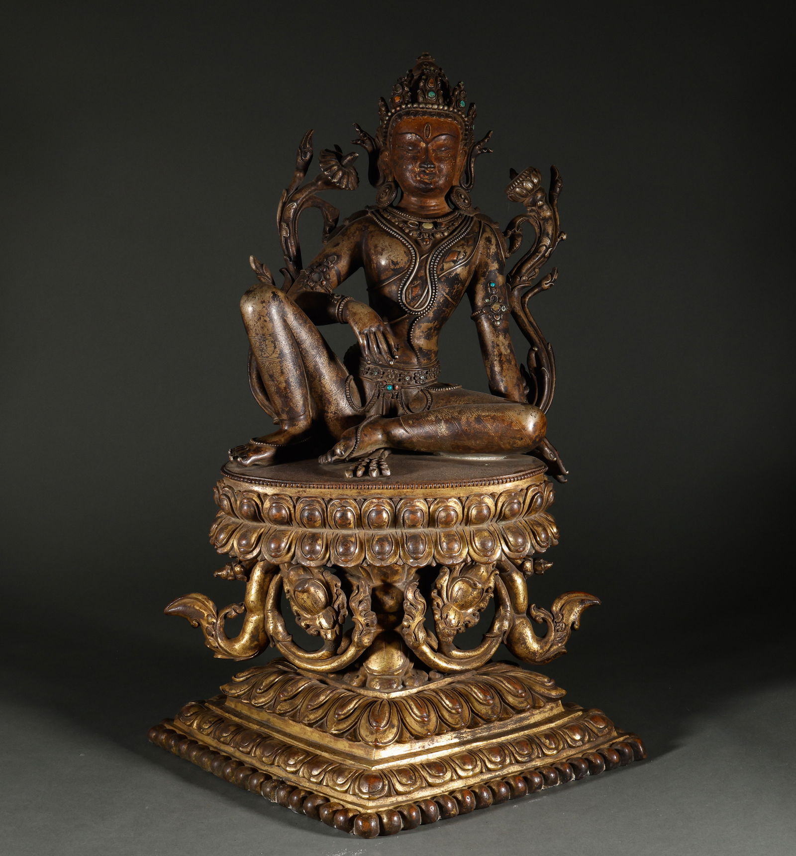 Bronze gilded Buddha statues from the Ming Dynasty: Height: 60cm, Width: 42cm,Height: 40cm, Width: 27cm, Weight: 21386g