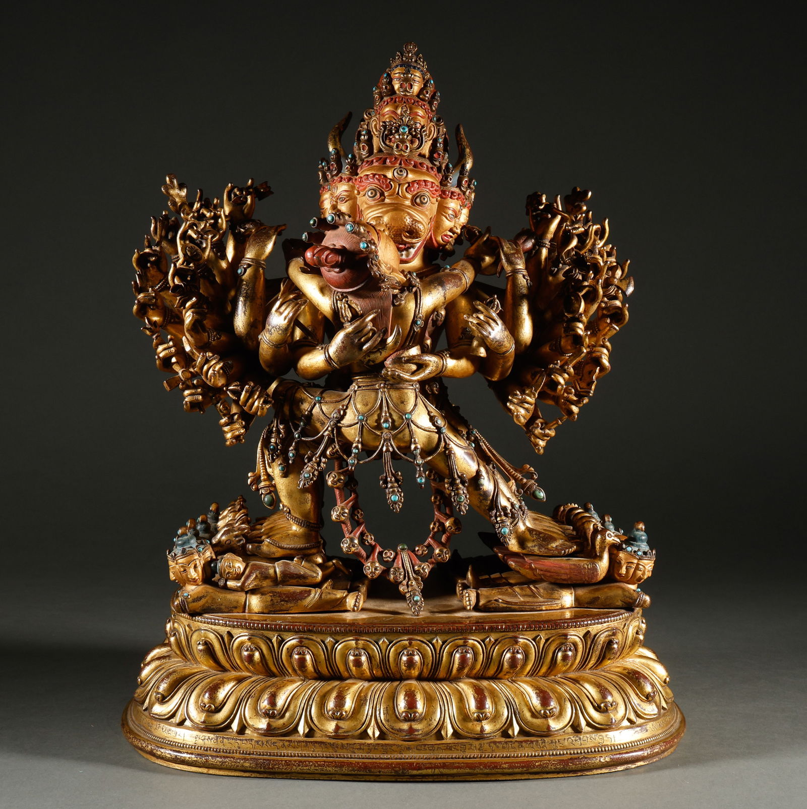 Bronze gilded Buddha statues from the Ming Dynasty: Height: 42cm, Width: 32cm, Weight: 16775g