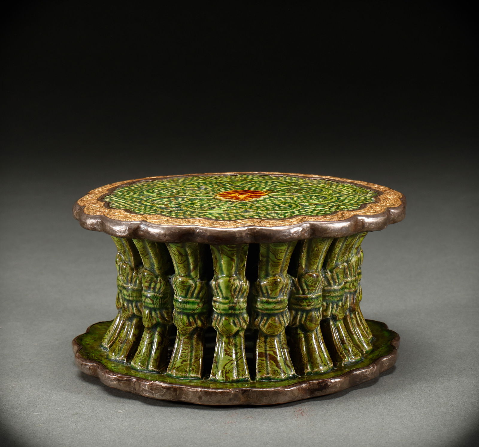 Before the Ming Dynasty, there was a green glaze pulse diagnosis for fetal strangulation: Height: 6.5cm, Width: 12.5cm, Weight: 507g