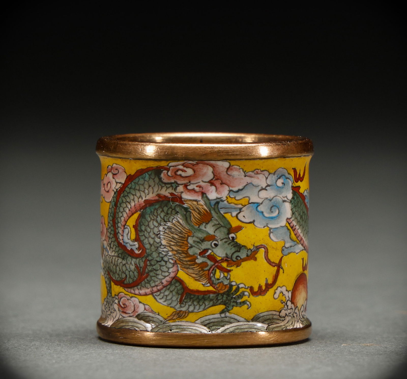Qing Dynasty copper body enamel colored finger: Height: 2.7cm, Width: 2.9cm, Weight: 29g