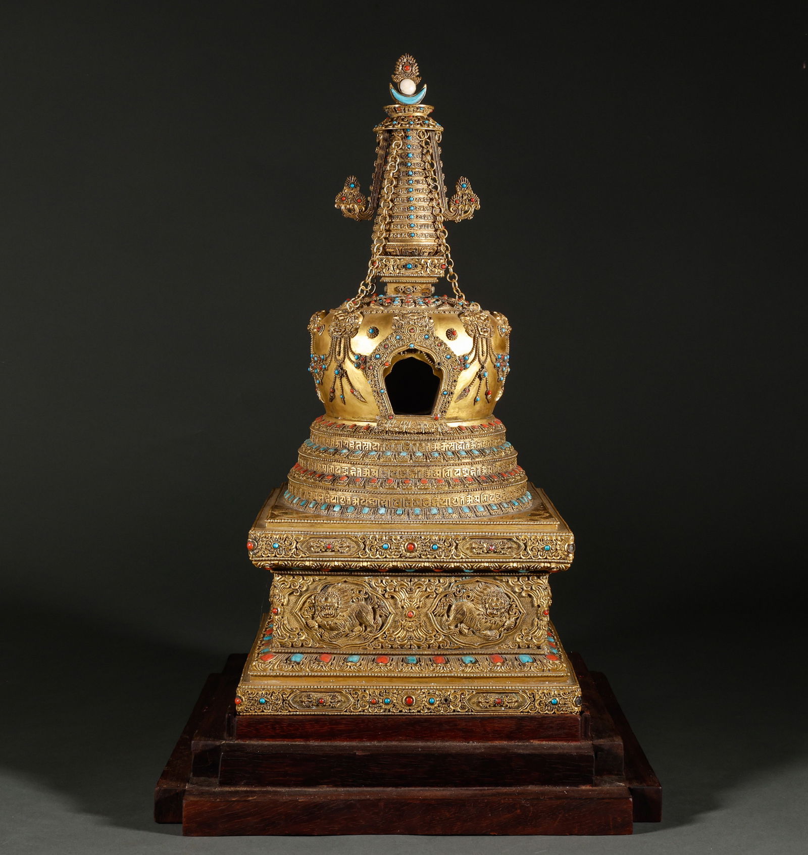 Bronze gilded Buddha statues from the Ming Dynasty (1 of 10)