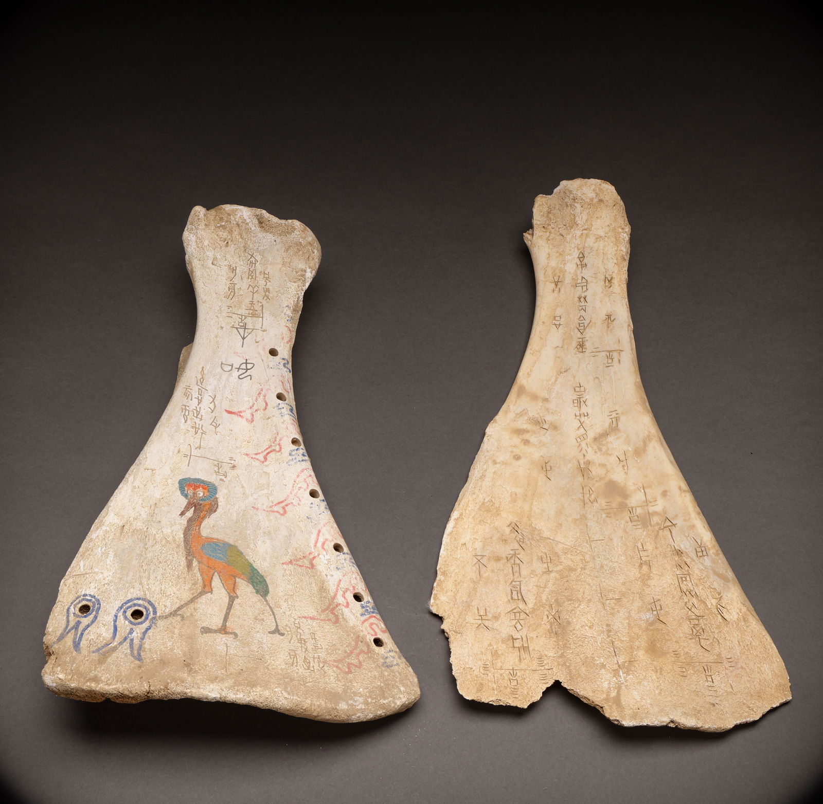 Before the Ming Dynasty, bone and oracle bone inscriptions were used as jewelry: Height: 35cm, Width: 31cm, Weight: 1007g