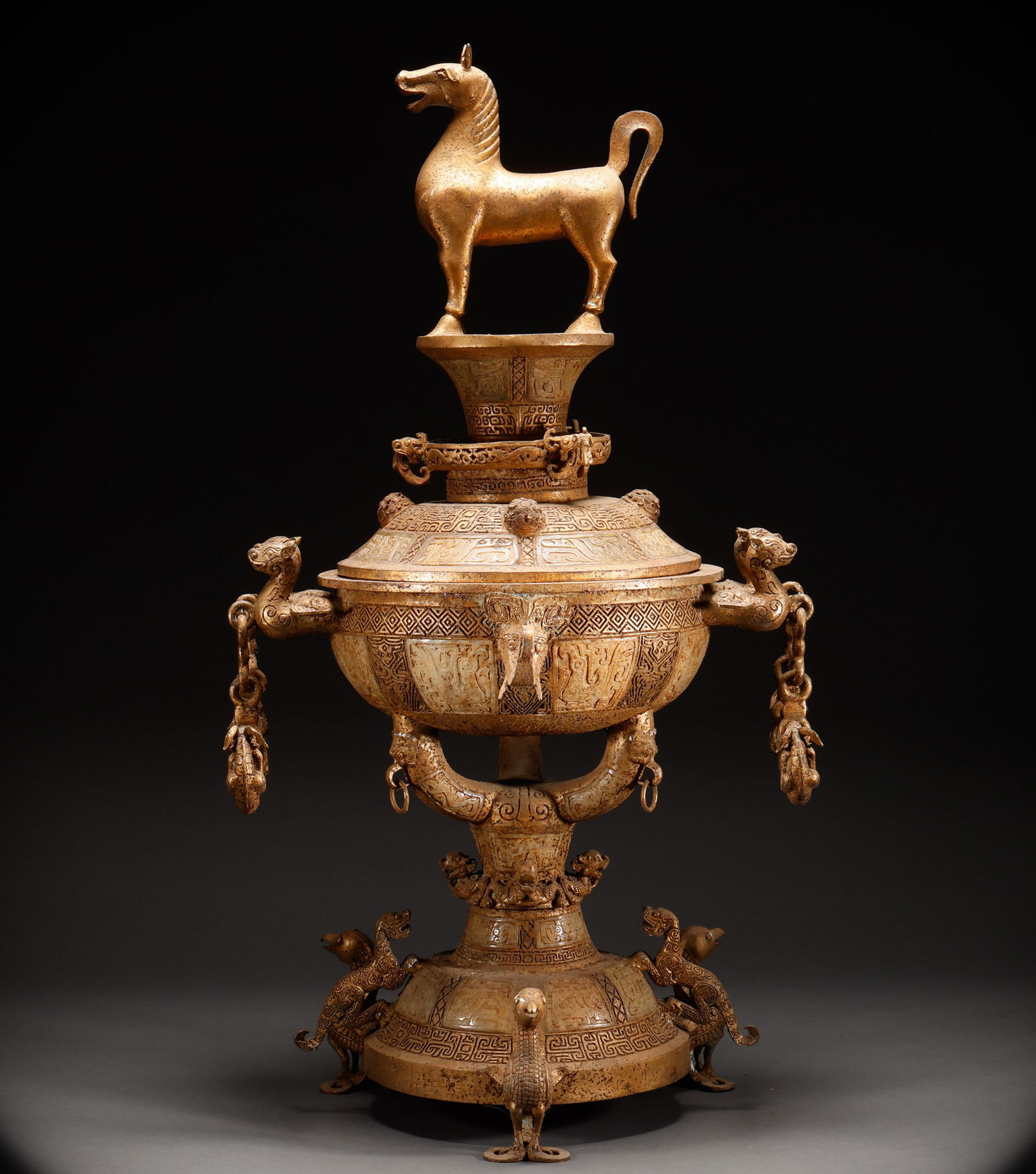 Before the Ming Dynasty, copper gilded and jade inlaid double ear furnaces were used: Height: 95cm, Width: 50cm, Weight: 22940g