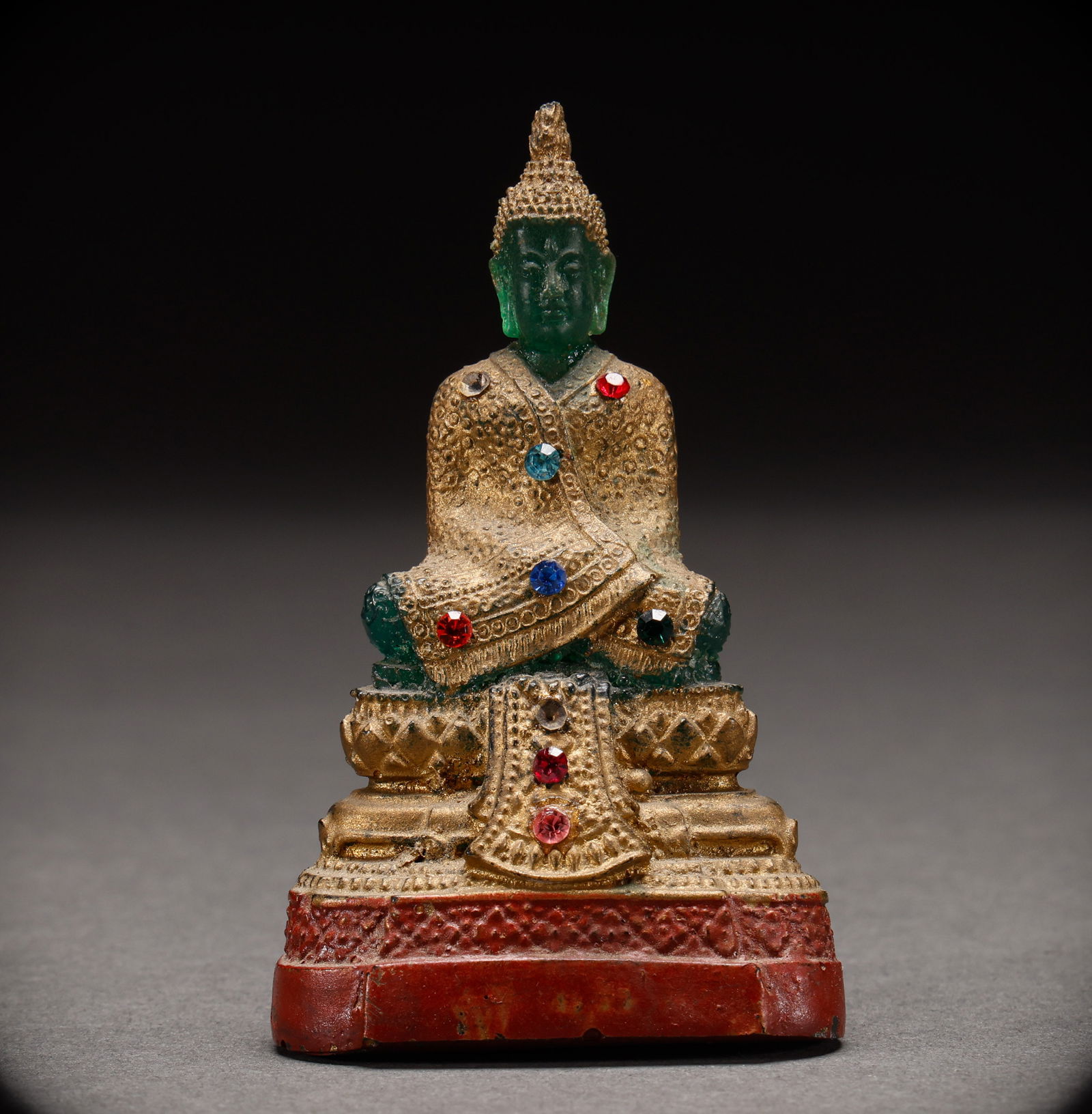 Qing Dynasty glazed gold Buddha statue: Height: 8.5cm, Width: 5cm, Weight: 48g
