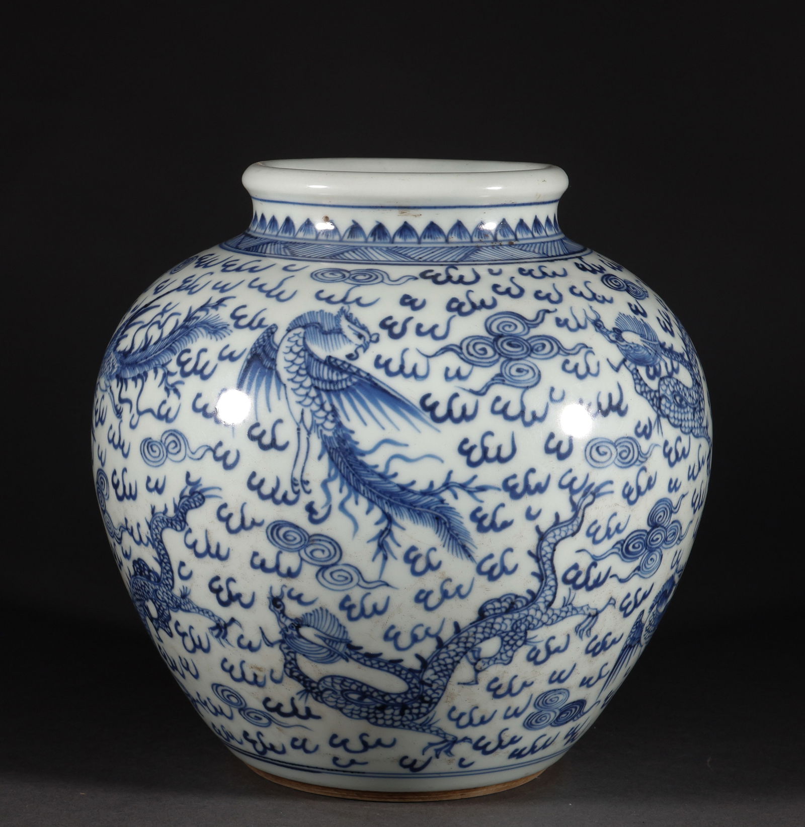 Qing Dynasty blue and white phoenix patterned jar (1 of 10)