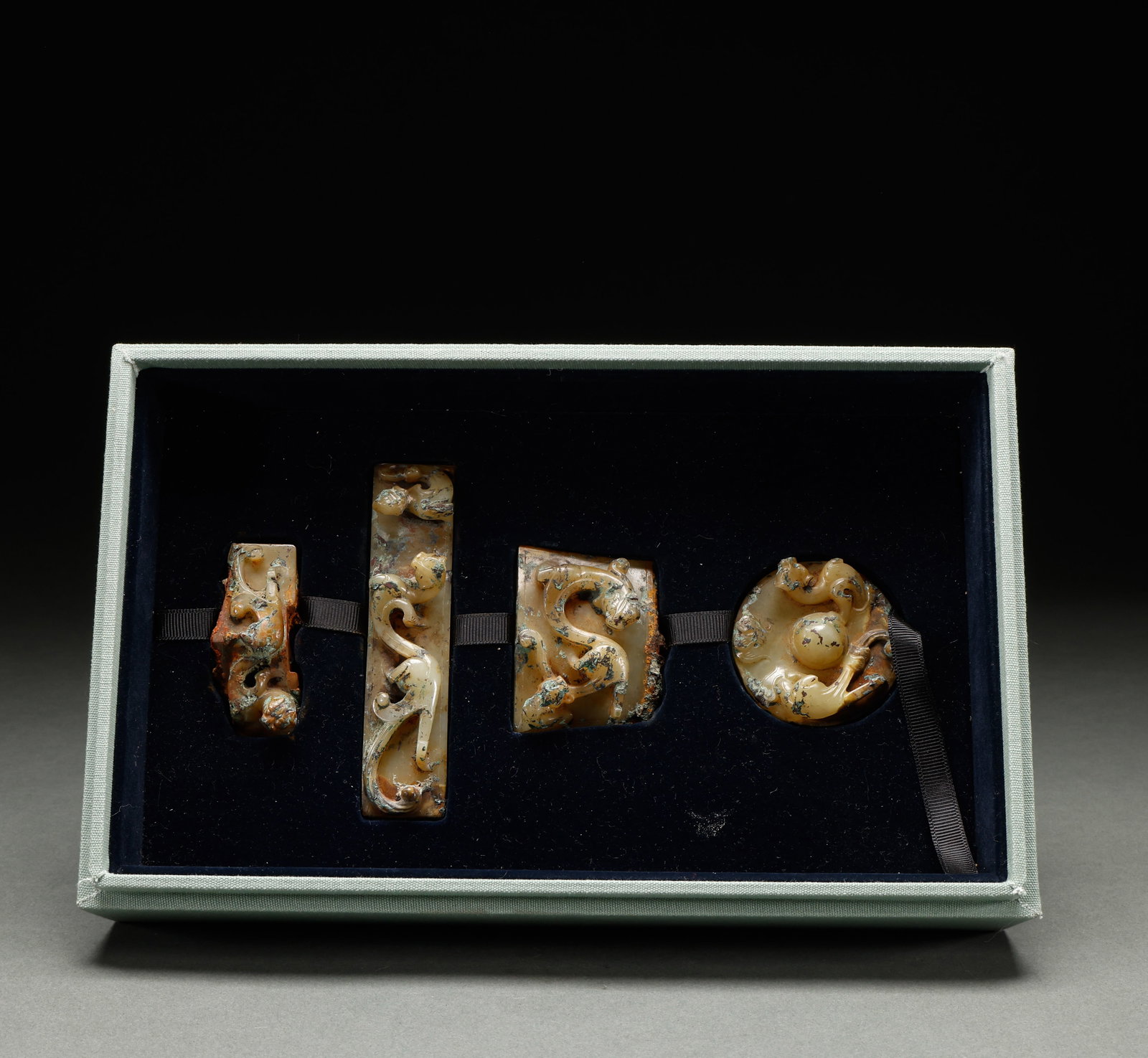 Before the Ming Dynasty, Hetian Jade Sword was decorated (1 of 10)