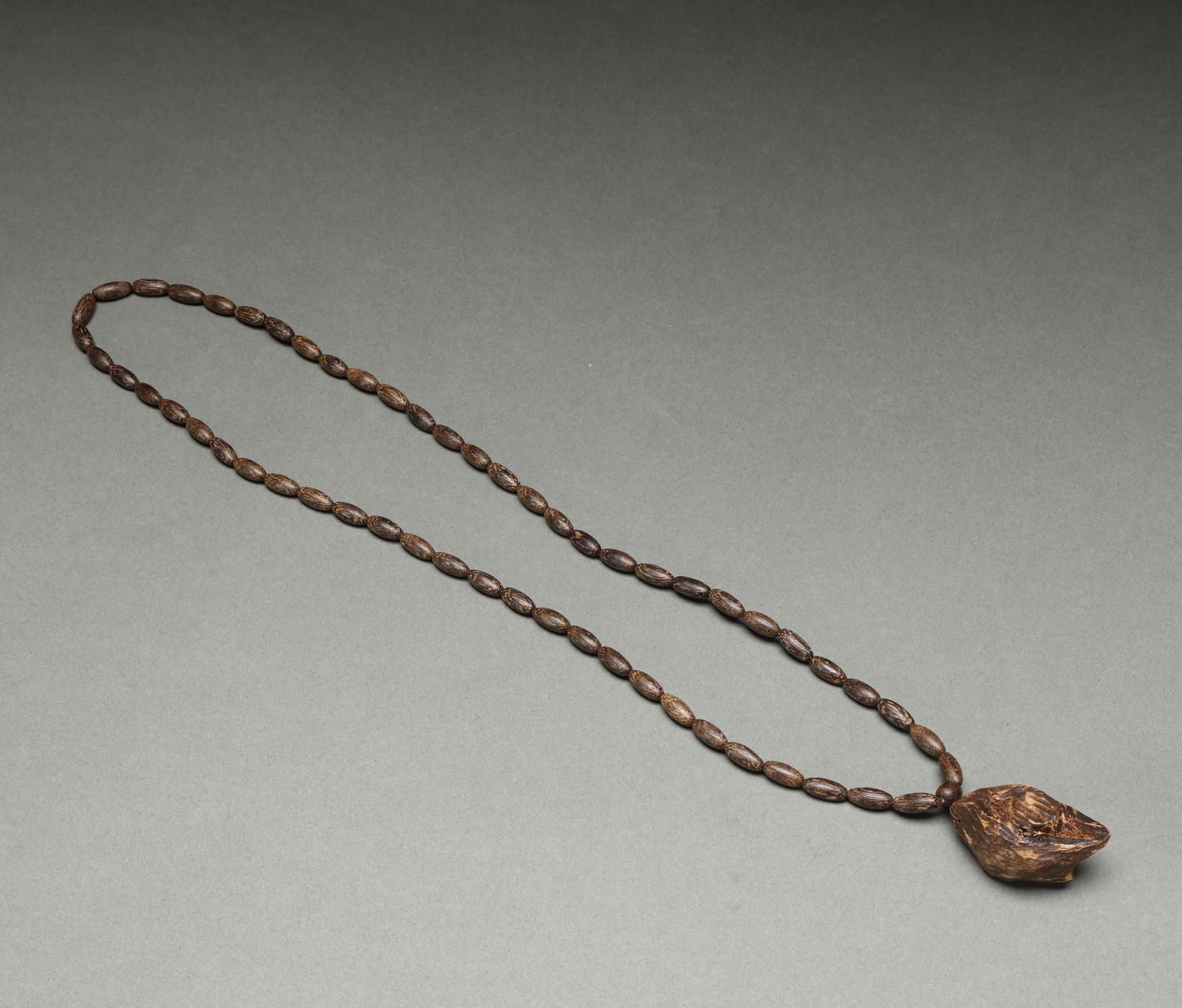 Qing Dynasty Qinan agarwood necklace (1 of 6)