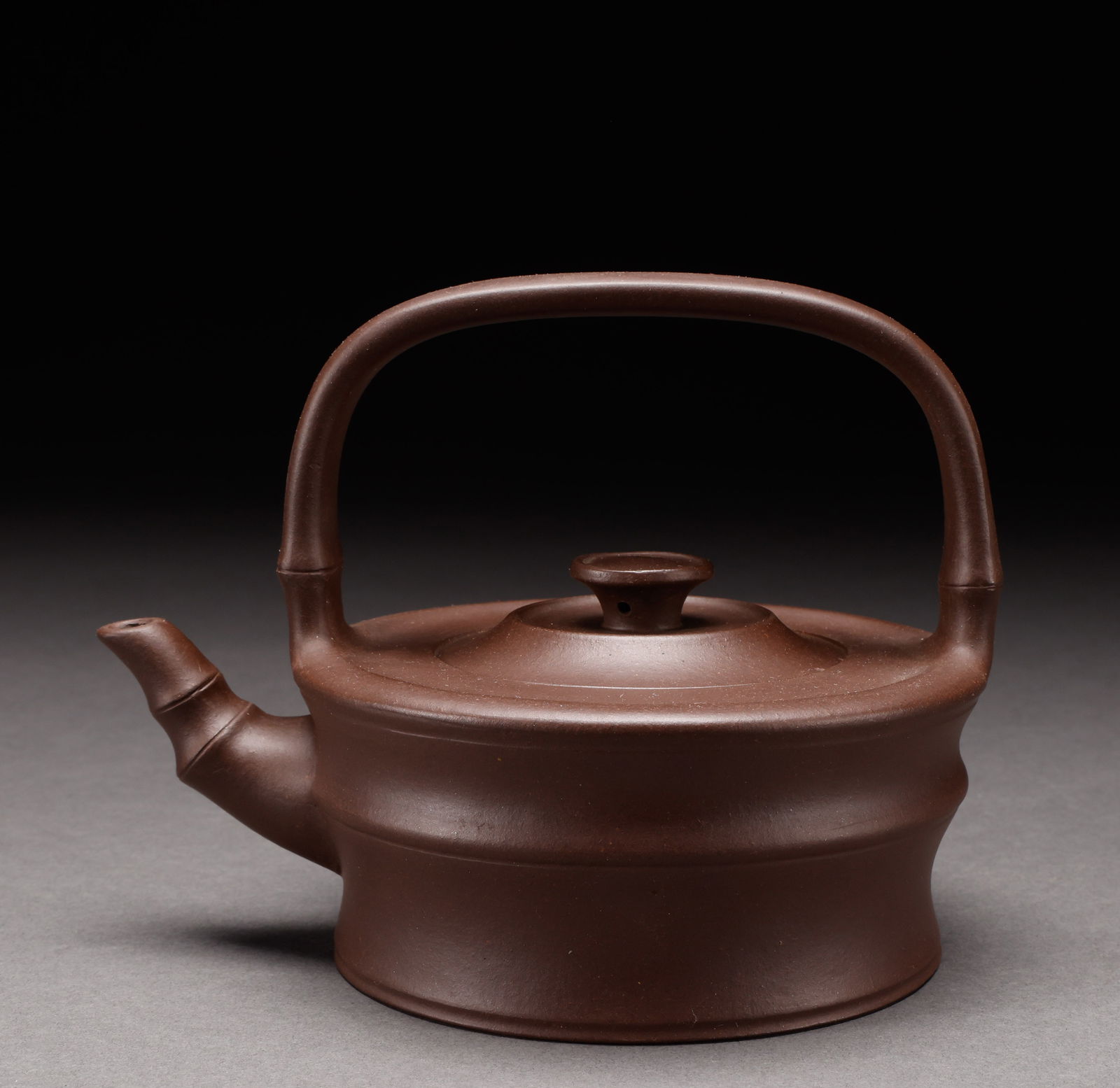 Qing or Republican purple clay teapot with lifting beams (1 of 6)