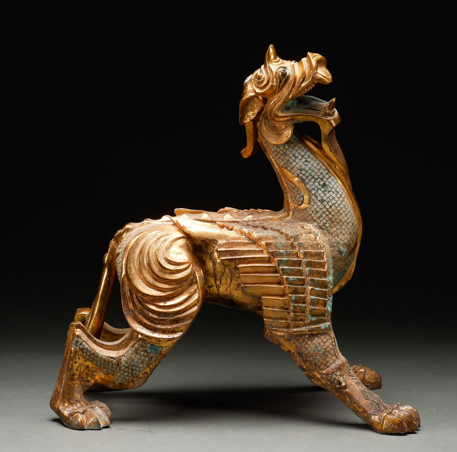 Before the Ming Dynasty, bronze gilded inlaid with turquoise auspicious beasts: Height: 48cm, Width: 45.5cm, Weight: 14322g