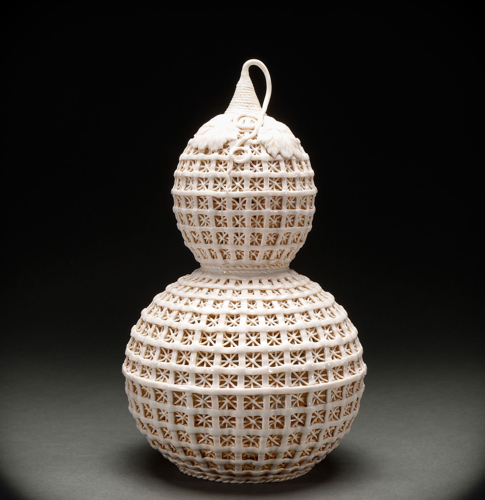 Ming Dynasty Dehua kiln hollow gourd bottle (1 of 8)