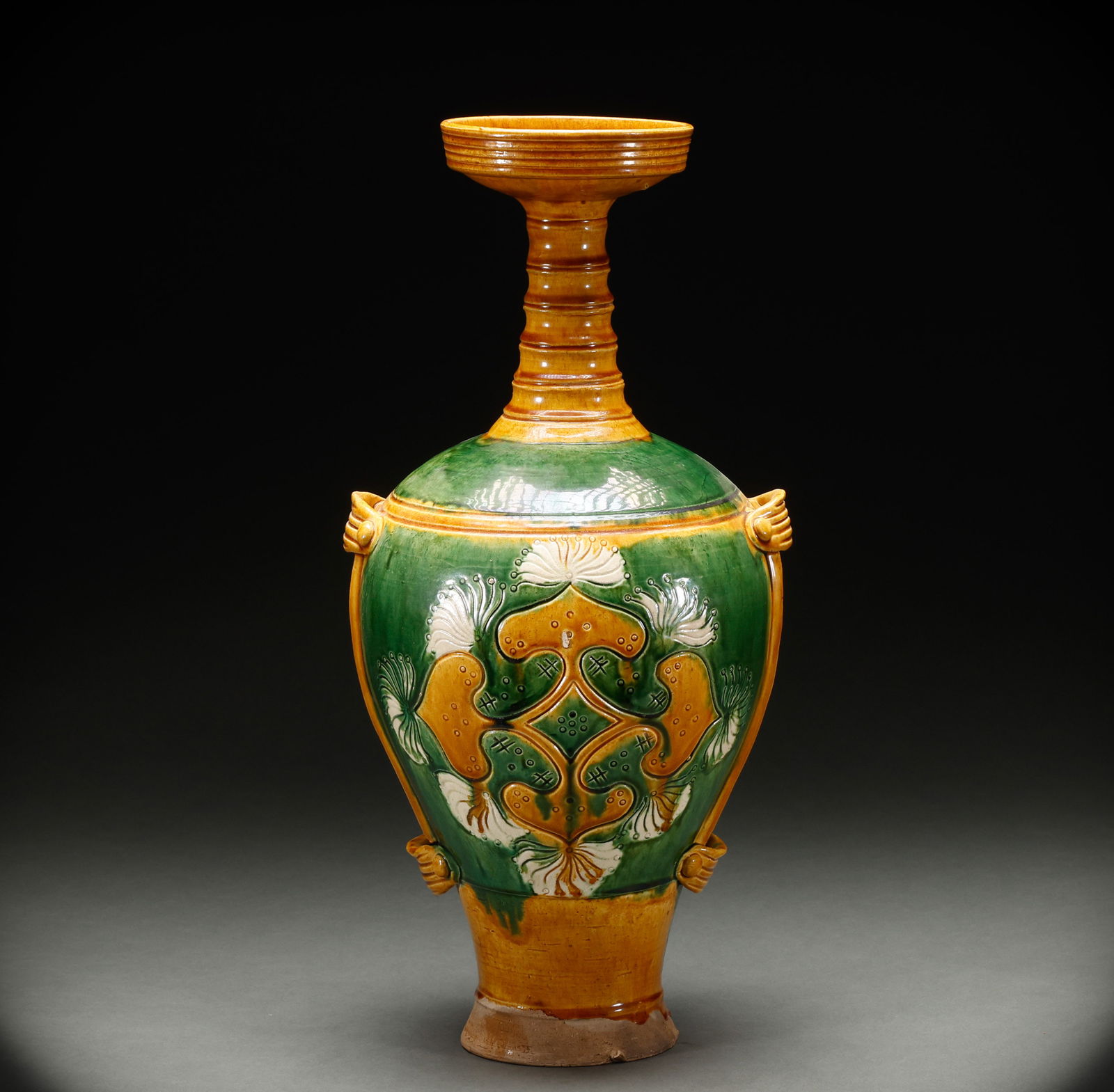 Before the Ming Dynasty, there were three colored ear piercing bottles (1 of 10)