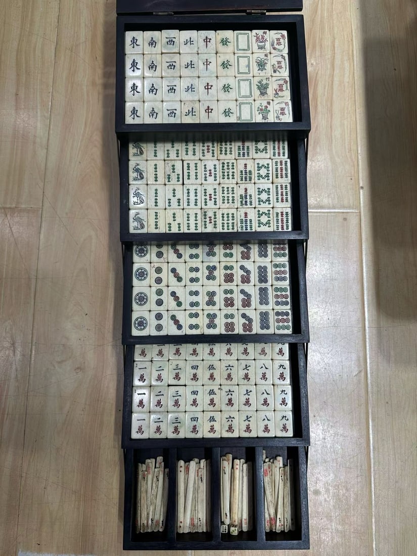 Qing Dynasty Bone Mahjong Set: Height: 2.6cm, Width: 1.9cm,