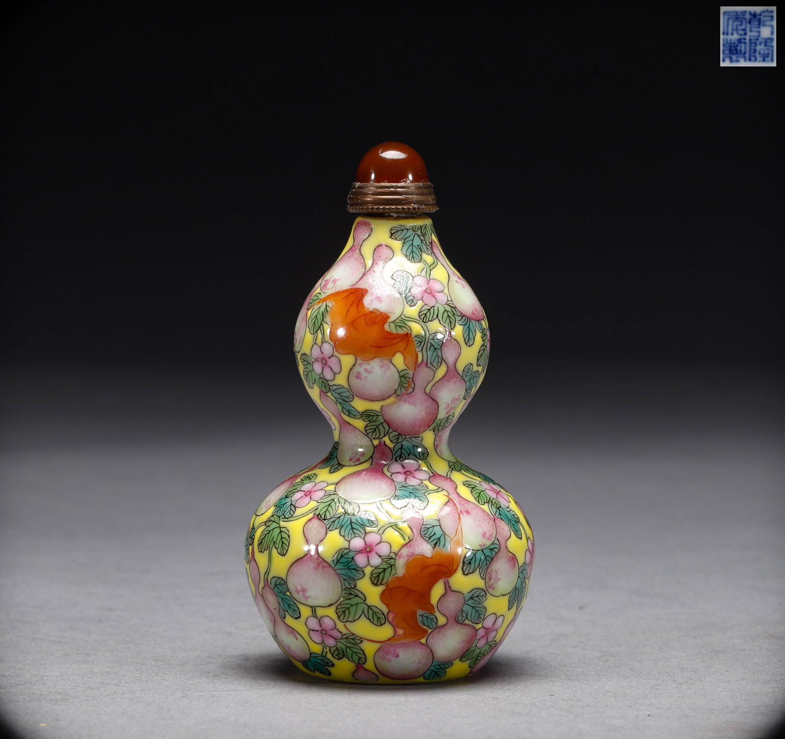 Qing Dynasty powder painted snuff bottle (1 of 9)