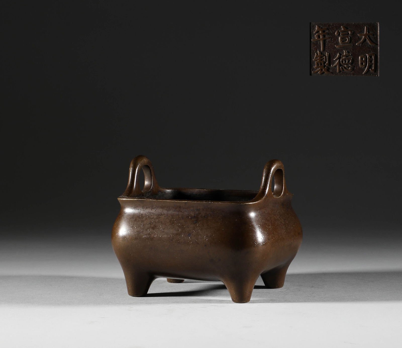 In the Ming Dynasty, a copper double ear incense burner (1 of 9)
