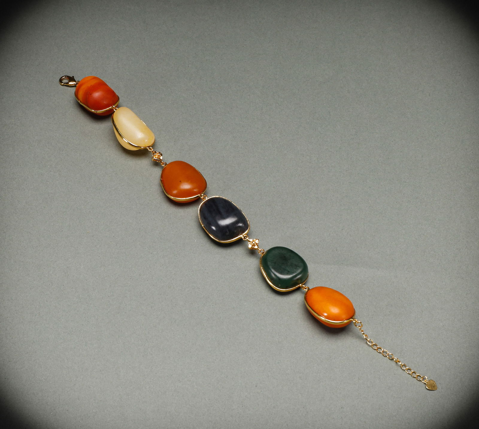 Hetian Jade Hand String in Qing Dynasty (1 of 7)