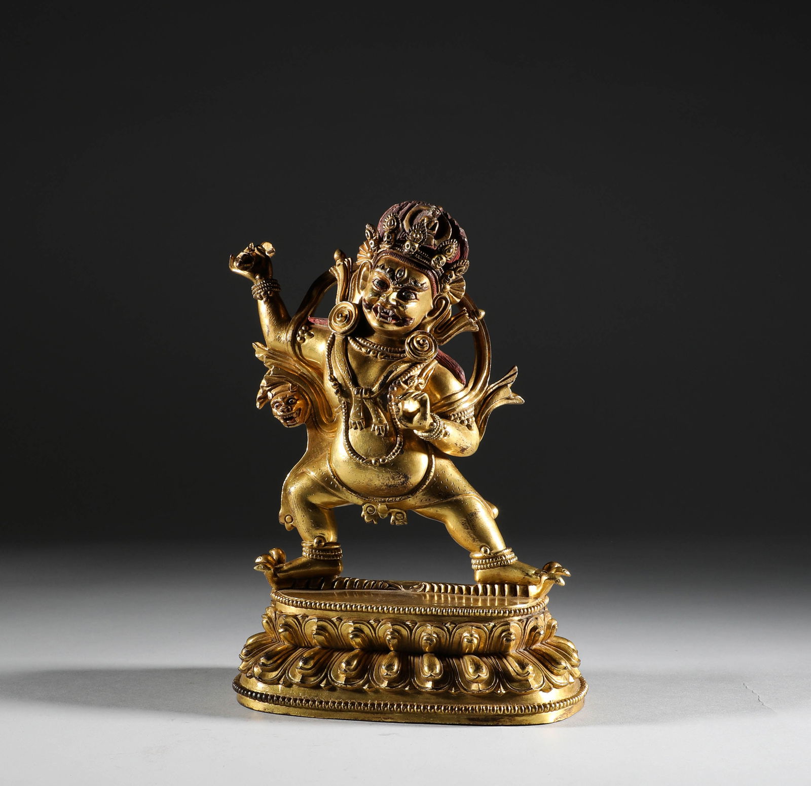 In the Qing Dynasty, a bronze gilded statue of the Vajra Hand Buddha was created (1 of 10)
