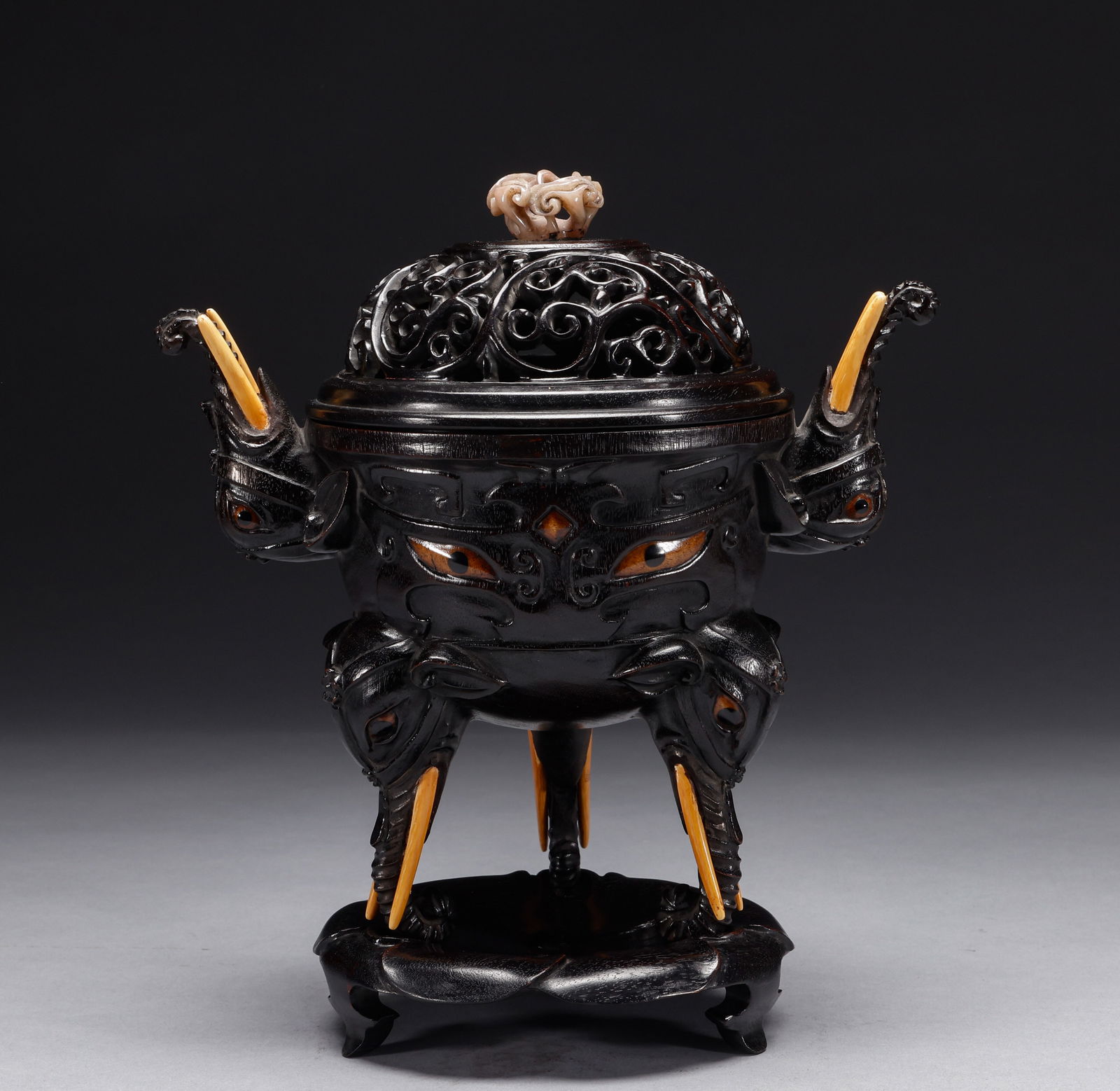 Qing Dynasty Purple Sandalwood Three Foot Aromatherapy: Height: 26cm, Width: 22cm, Weight: 756g