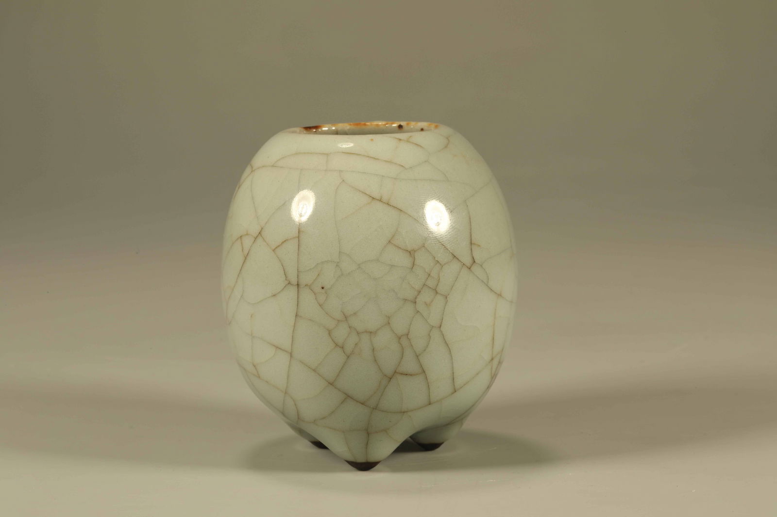 Qing Dynasty imitates official kilns and opens water bowls (1 of 6)