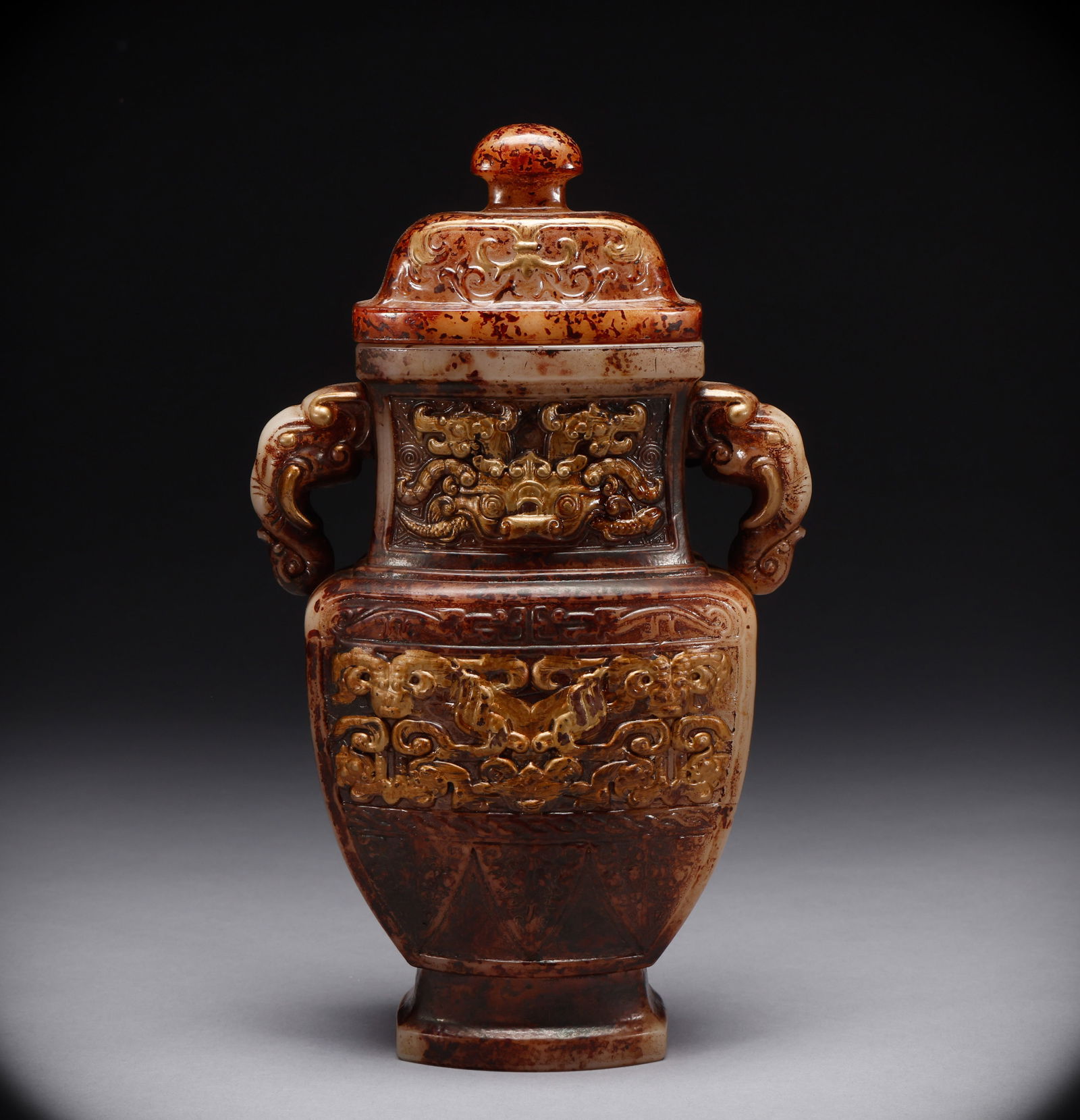 Qing Dynasty metal engraved double ear bottle: Height: 26cm, Width: 14.5cm, Weight: 2075g