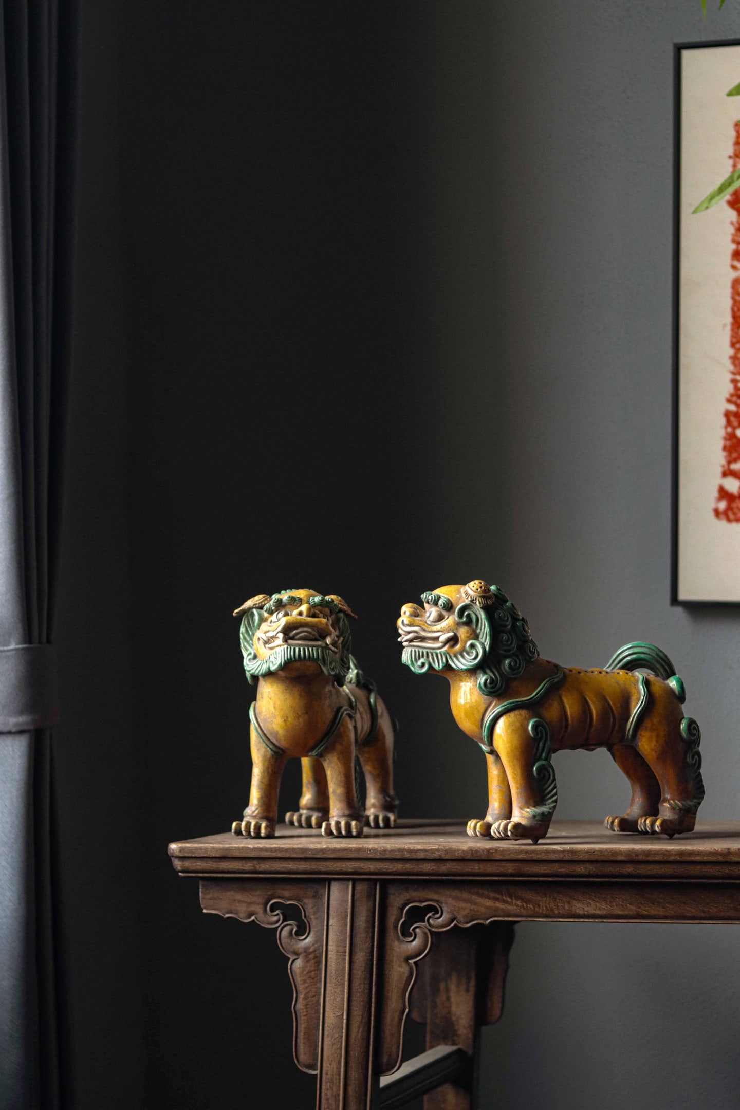 A pair of porcelain tri colored glazed lions from the Ming Dynasty (1 of 9)