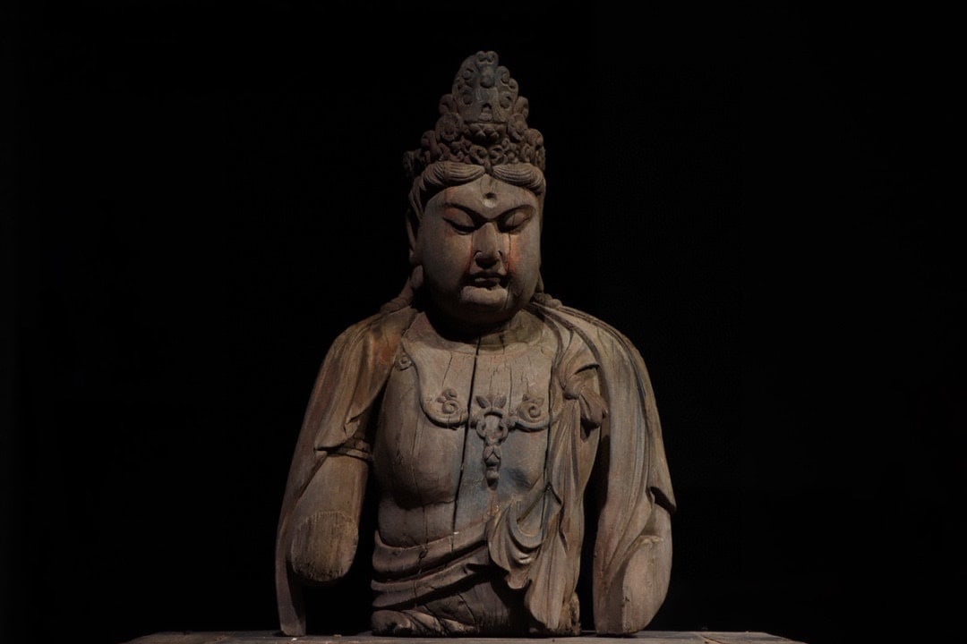 Wooden painted Guanyin statue before the Ming Dynasty: Height: 51cm, Width: 35cm,