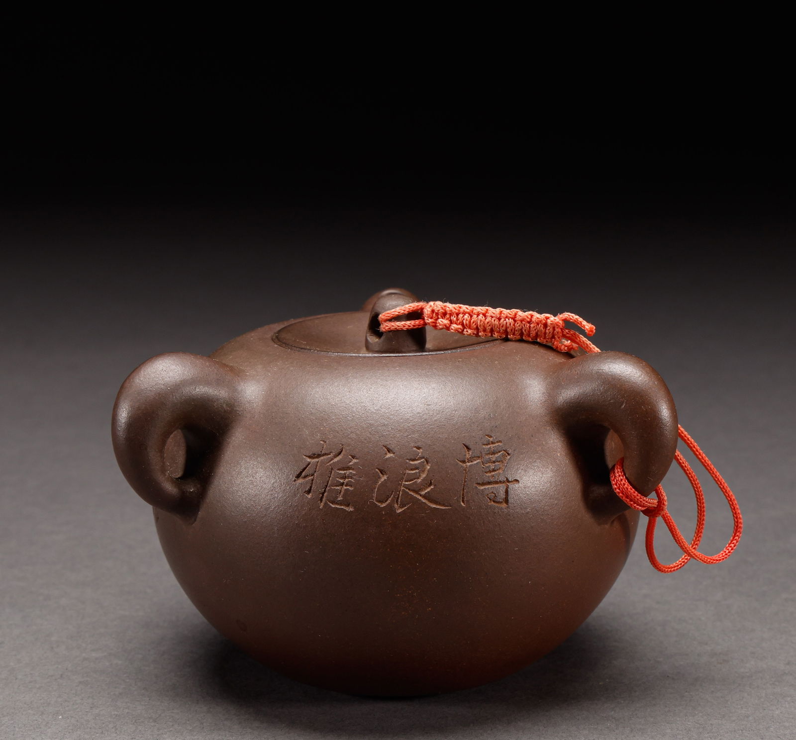Qing or Republican purple clay teapot: Height: 7cm, width: 11cm, weight: 159g