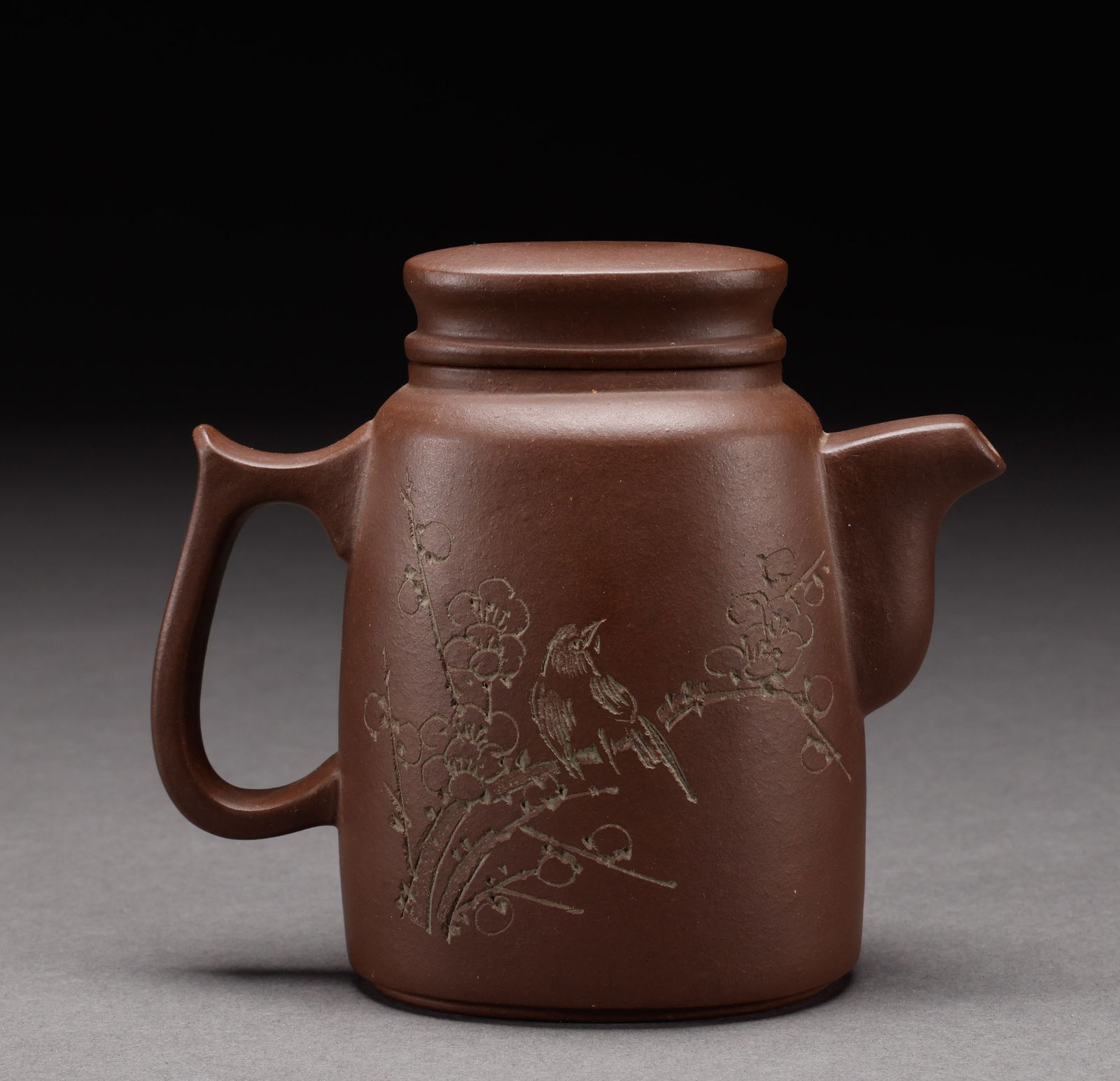 Qing or Republican purple clay teapot: Height: 11cm, width: 13cm, weight: 258g